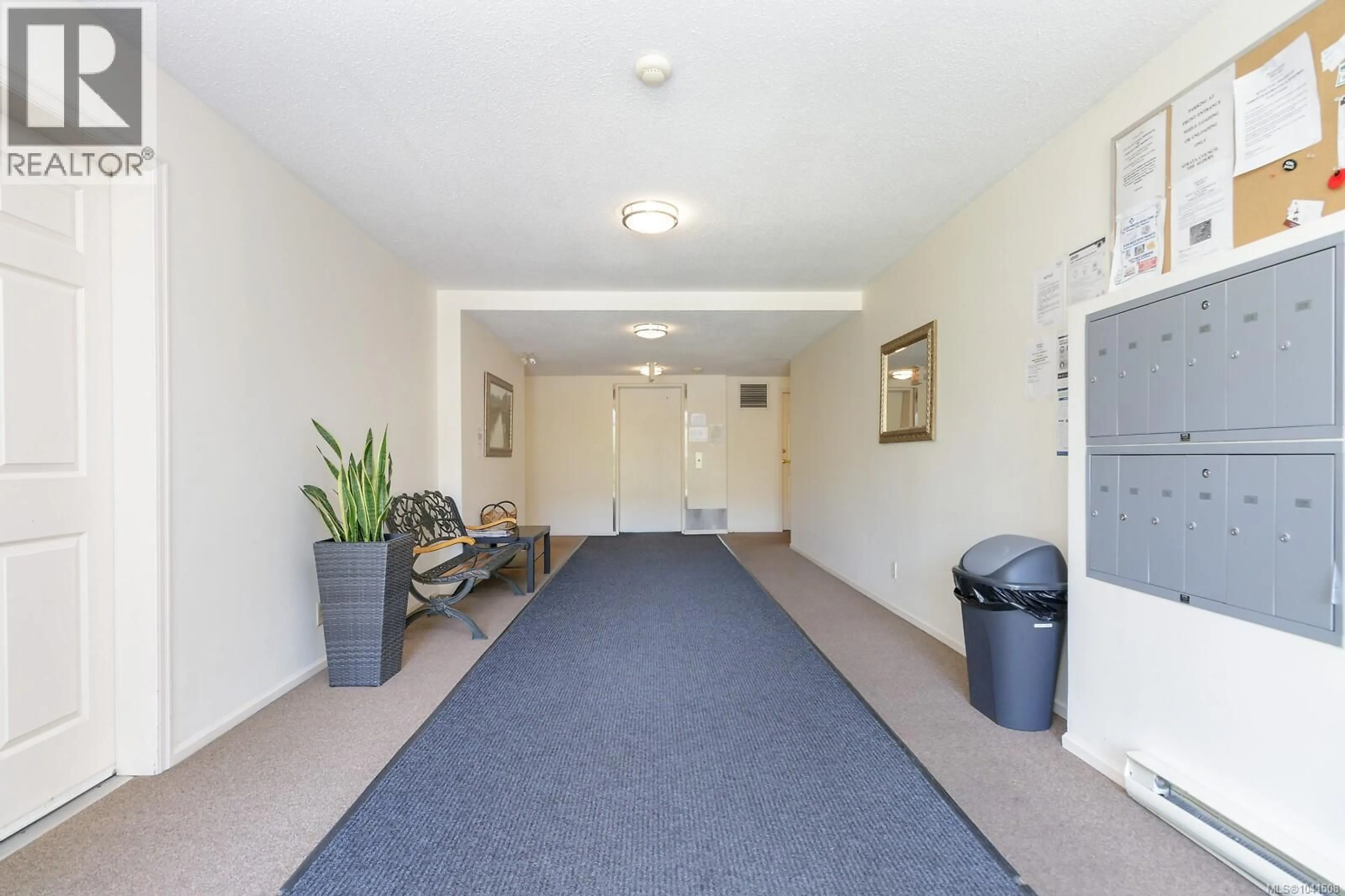 Indoor foyer for 308 - 3225 ALDER STREET, Victoria British Columbia V8X1P3
