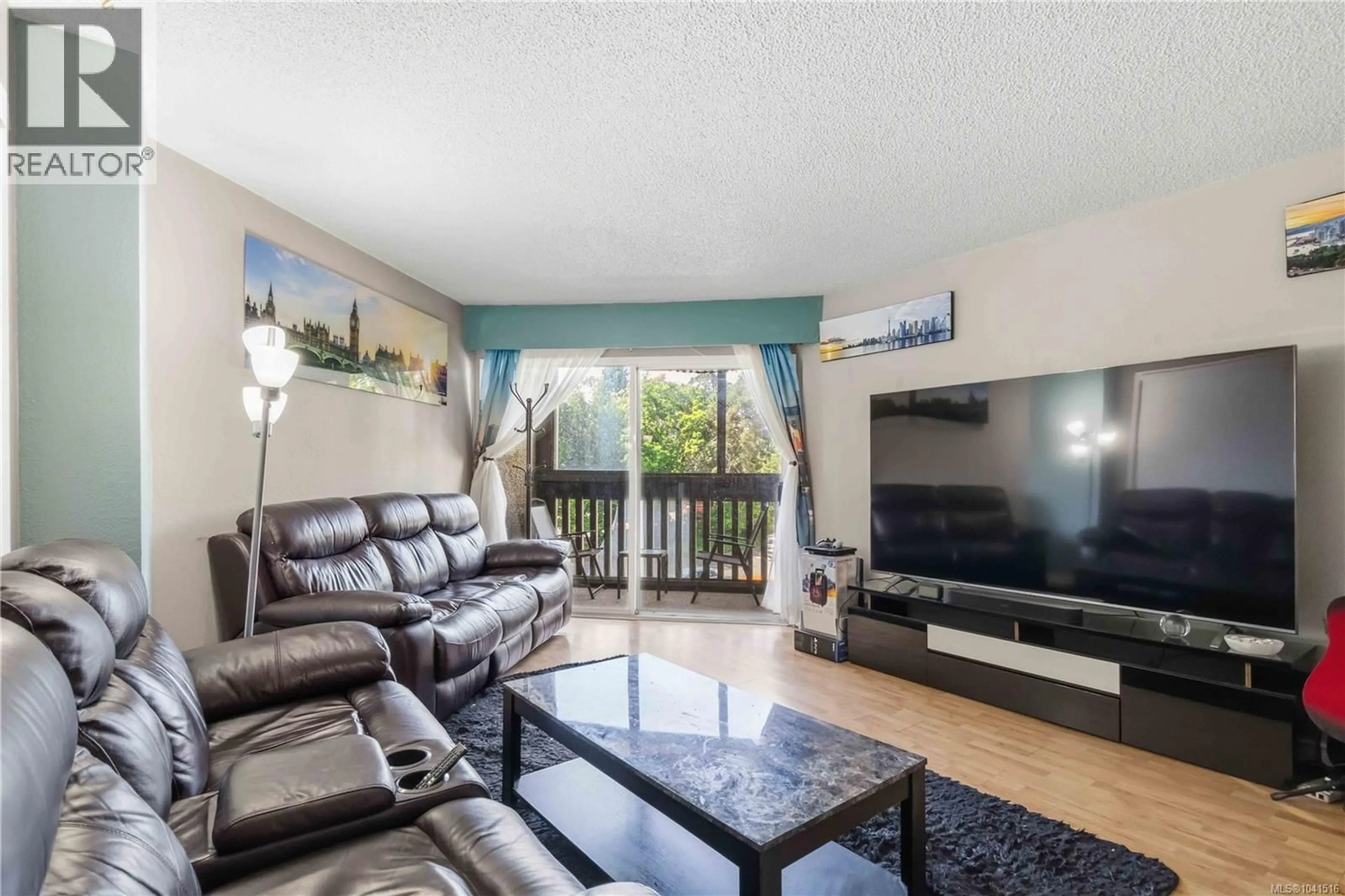 Living room with furniture, unknown for 306 - 1525 HILLSIDE AVENUE, Victoria British Columbia V8T2C1