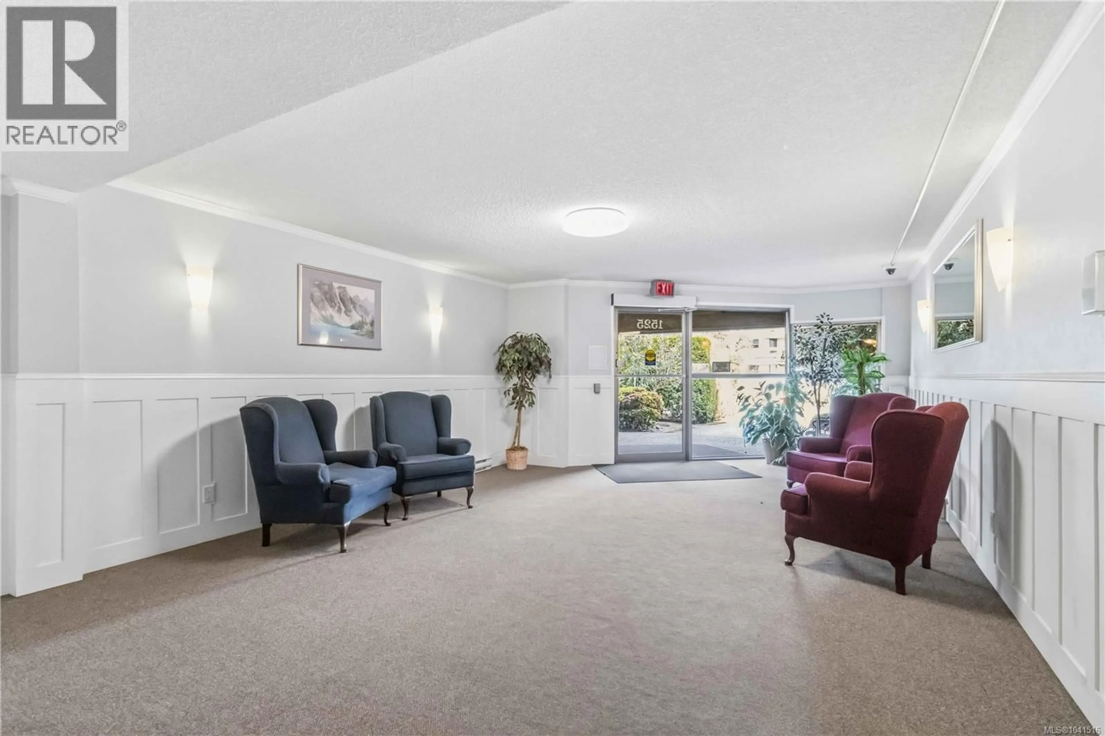 Lobby for 306 - 1525 HILLSIDE AVENUE, Victoria British Columbia V8T2C1