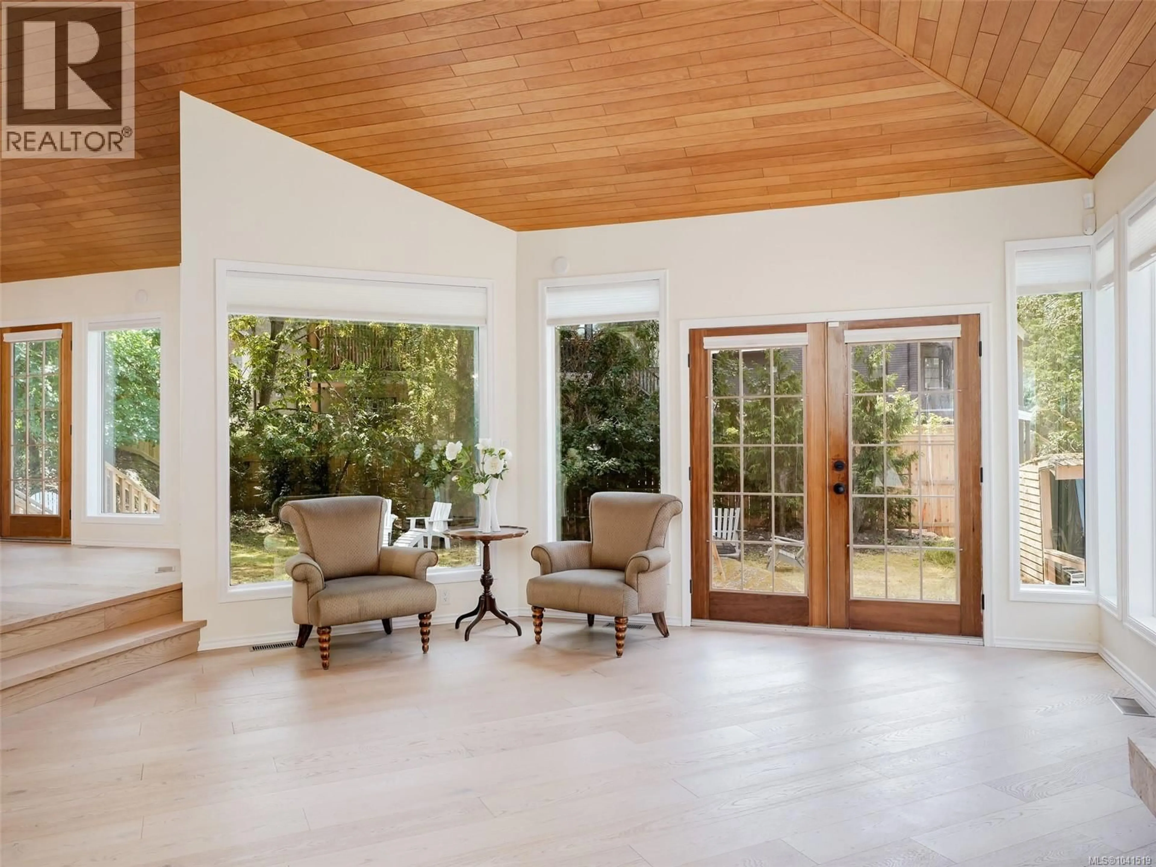 Indoor entryway for 2745 GREEN VALE AVENUE, Saanich British Columbia V8N1S3