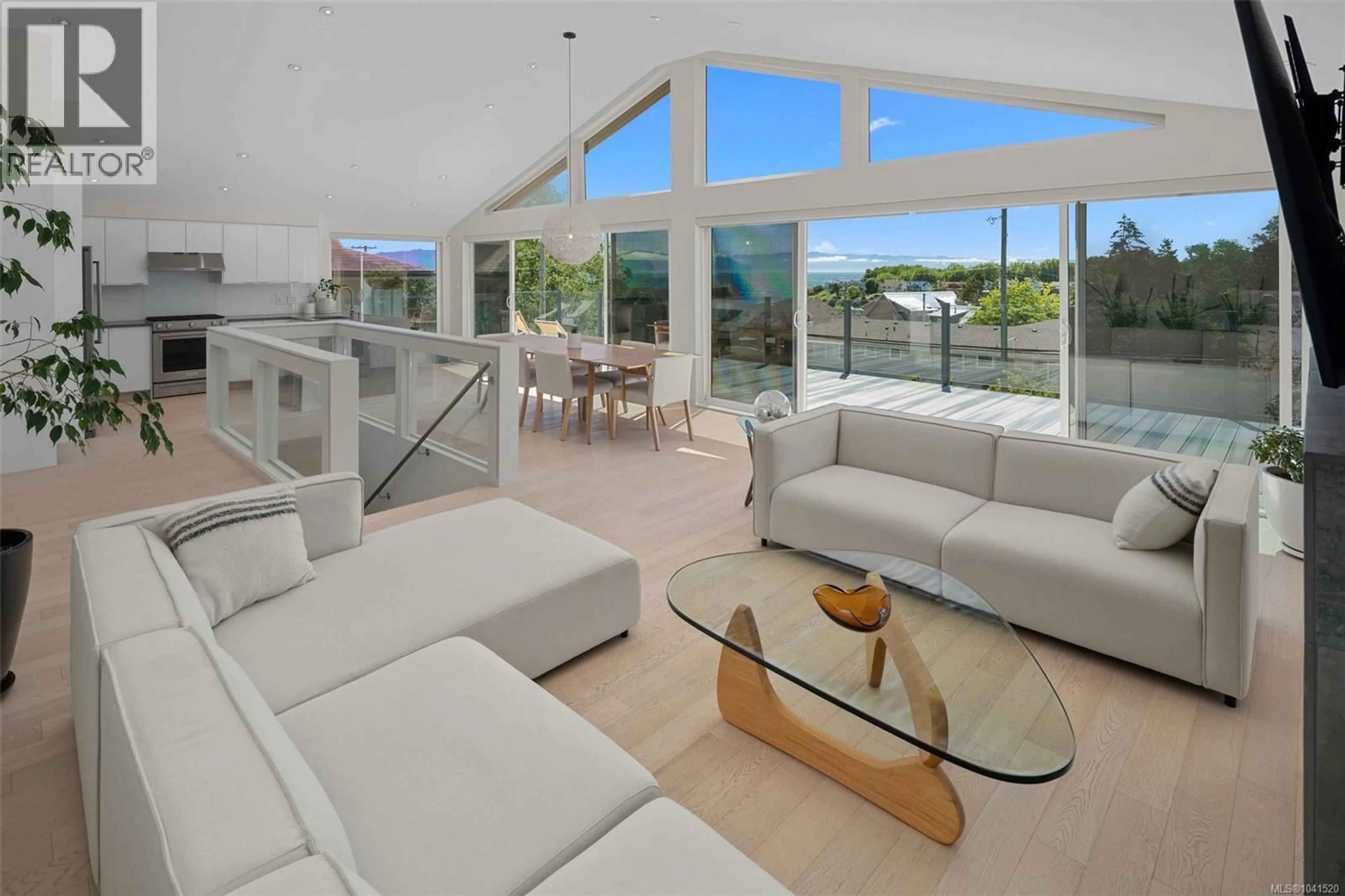 Living room with furniture, unknown for 321 FOUL BAY ROAD, Oak Bay British Columbia V8S4G6