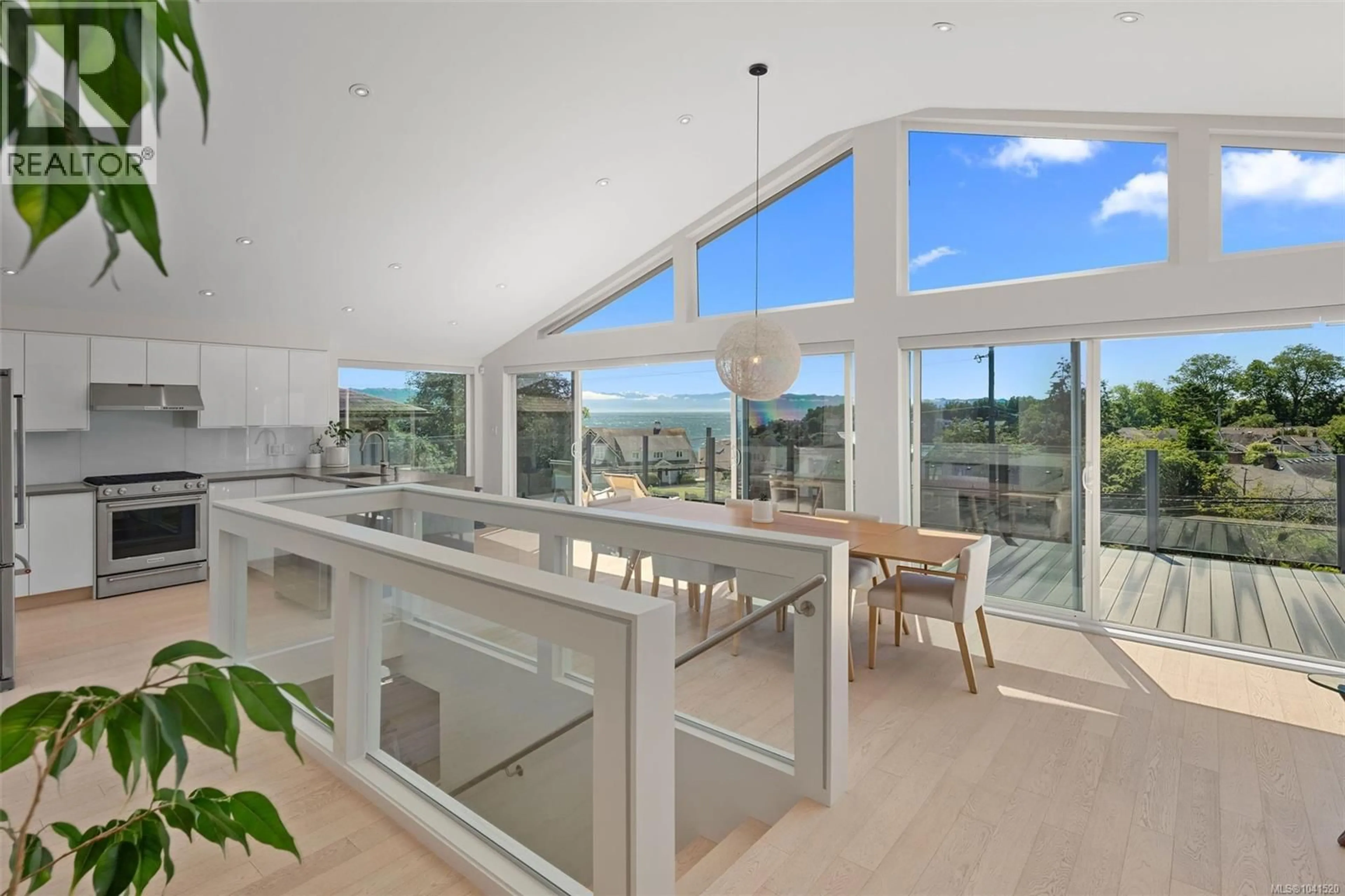 Contemporary kitchen, unknown for 321 FOUL BAY ROAD, Oak Bay British Columbia V8S4G6