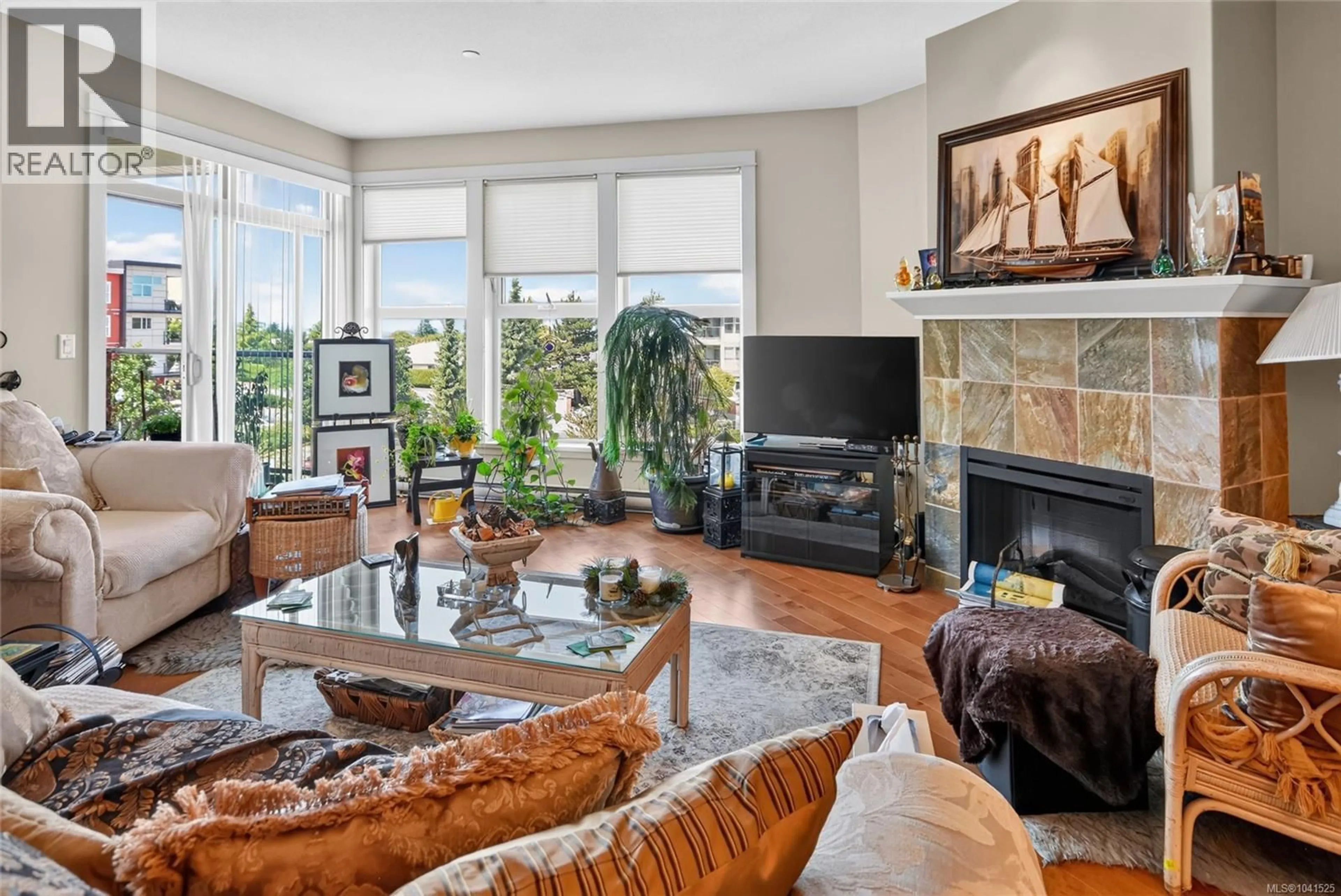 Living room with furniture, unknown for 321 - 6310 MCROBB AVENUE, Nanaimo British Columbia V9V1W8