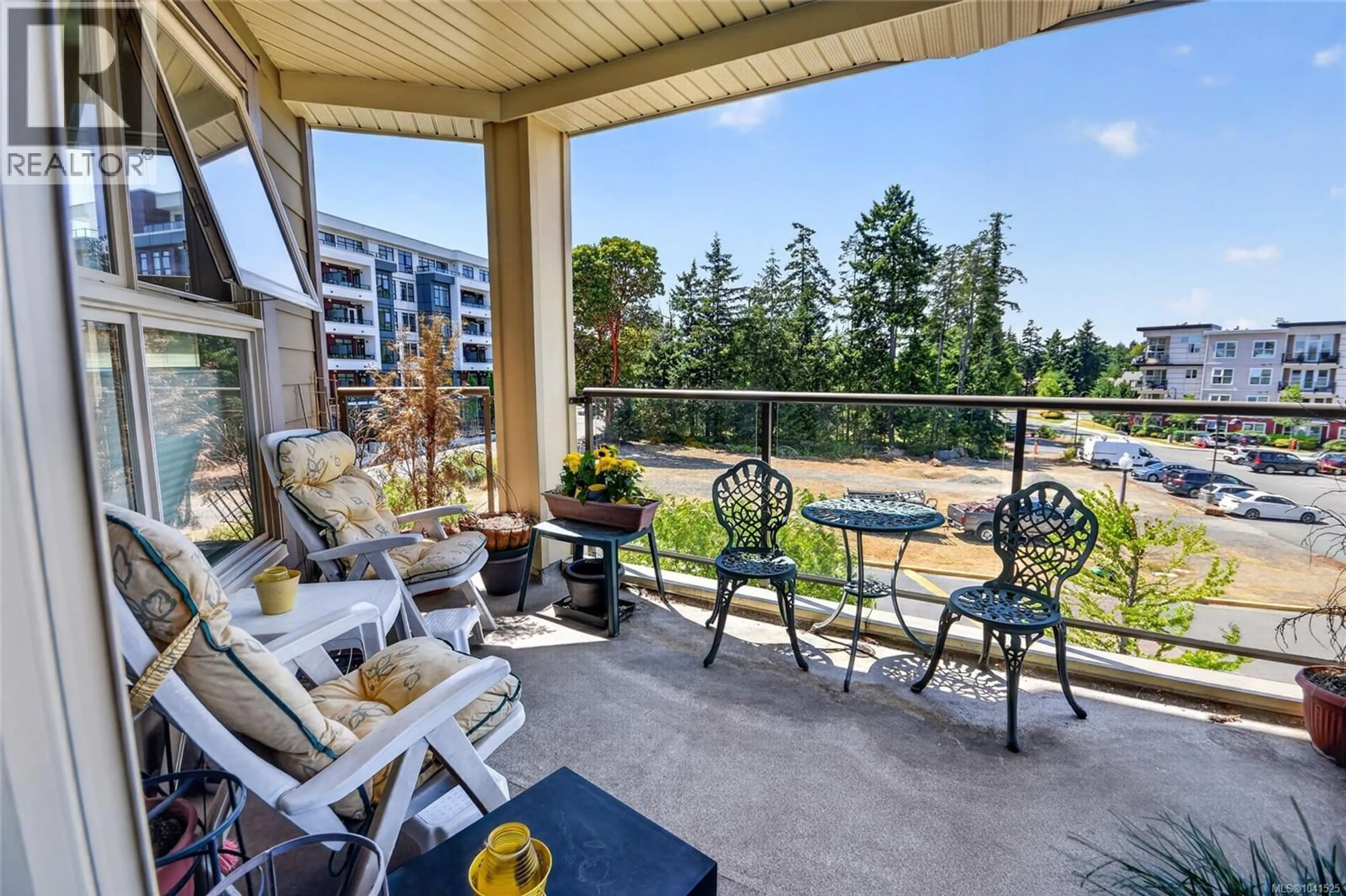 Patio, water/lake/river/ocean view for 321 - 6310 MCROBB AVENUE, Nanaimo British Columbia V9V1W8