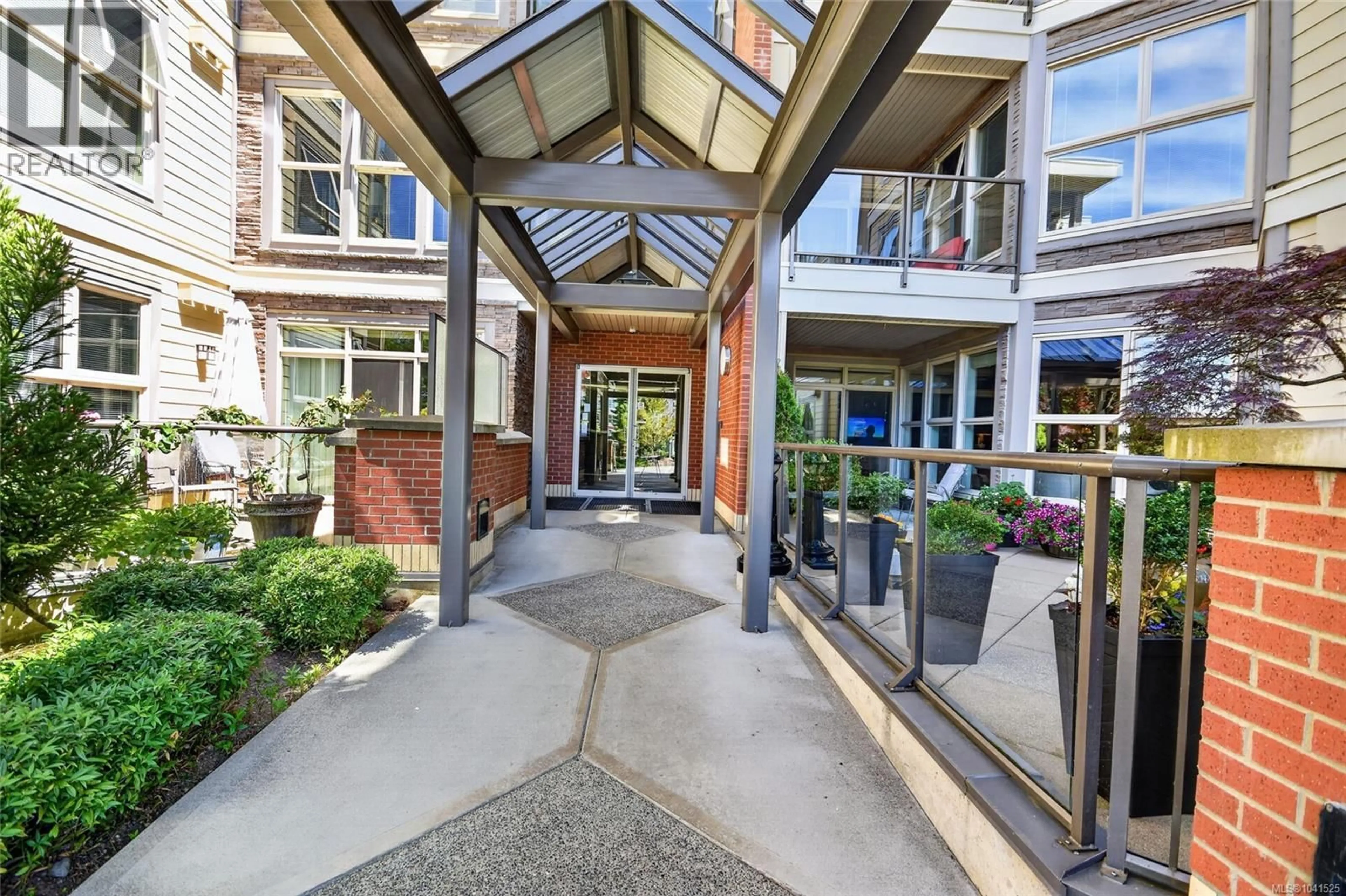 Indoor foyer for 321 - 6310 MCROBB AVENUE, Nanaimo British Columbia V9V1W8