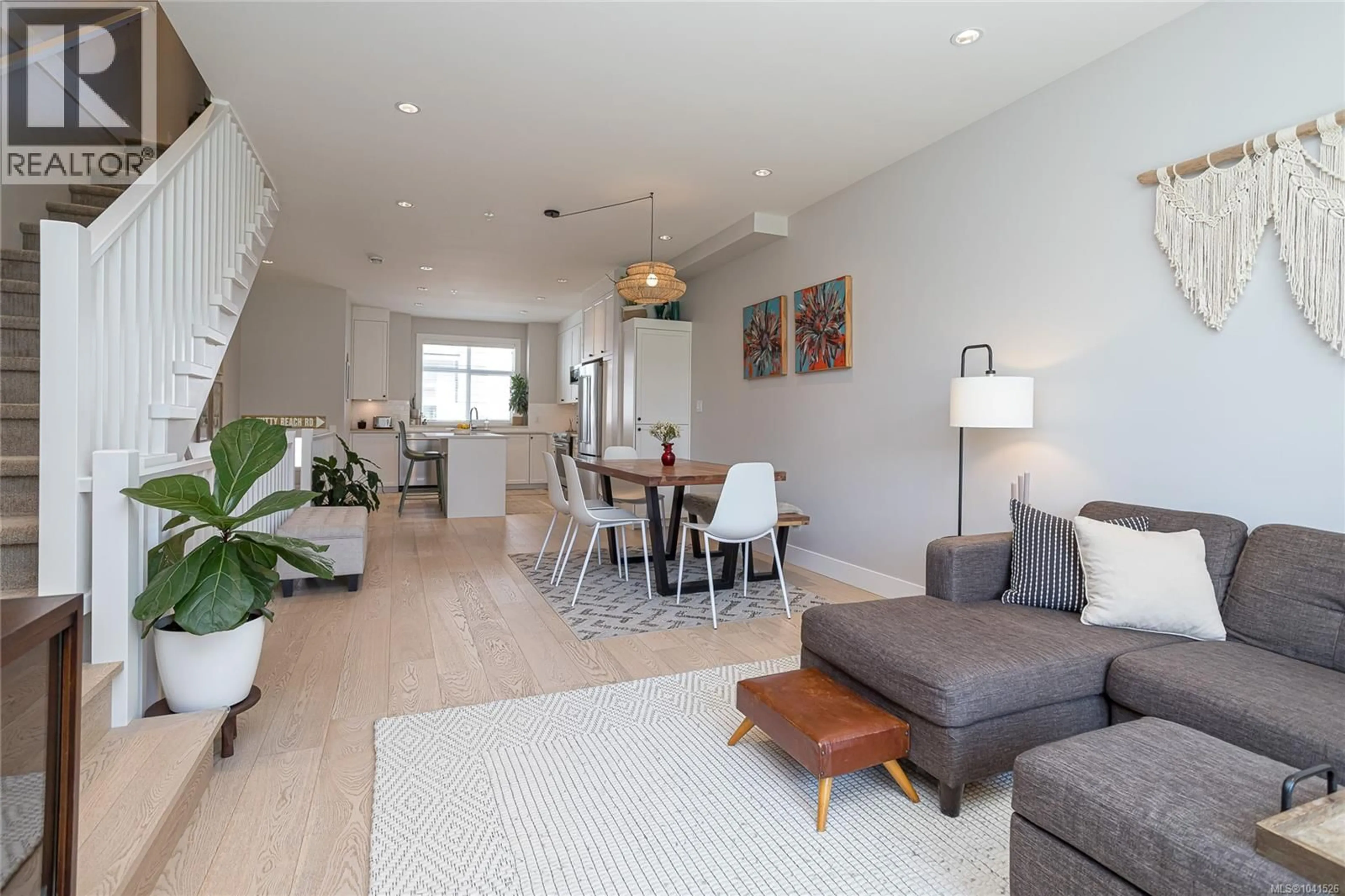 Living room with furniture, unknown for 5 - 10480 RESTHAVEN DRIVE, Sidney British Columbia V8L3H7