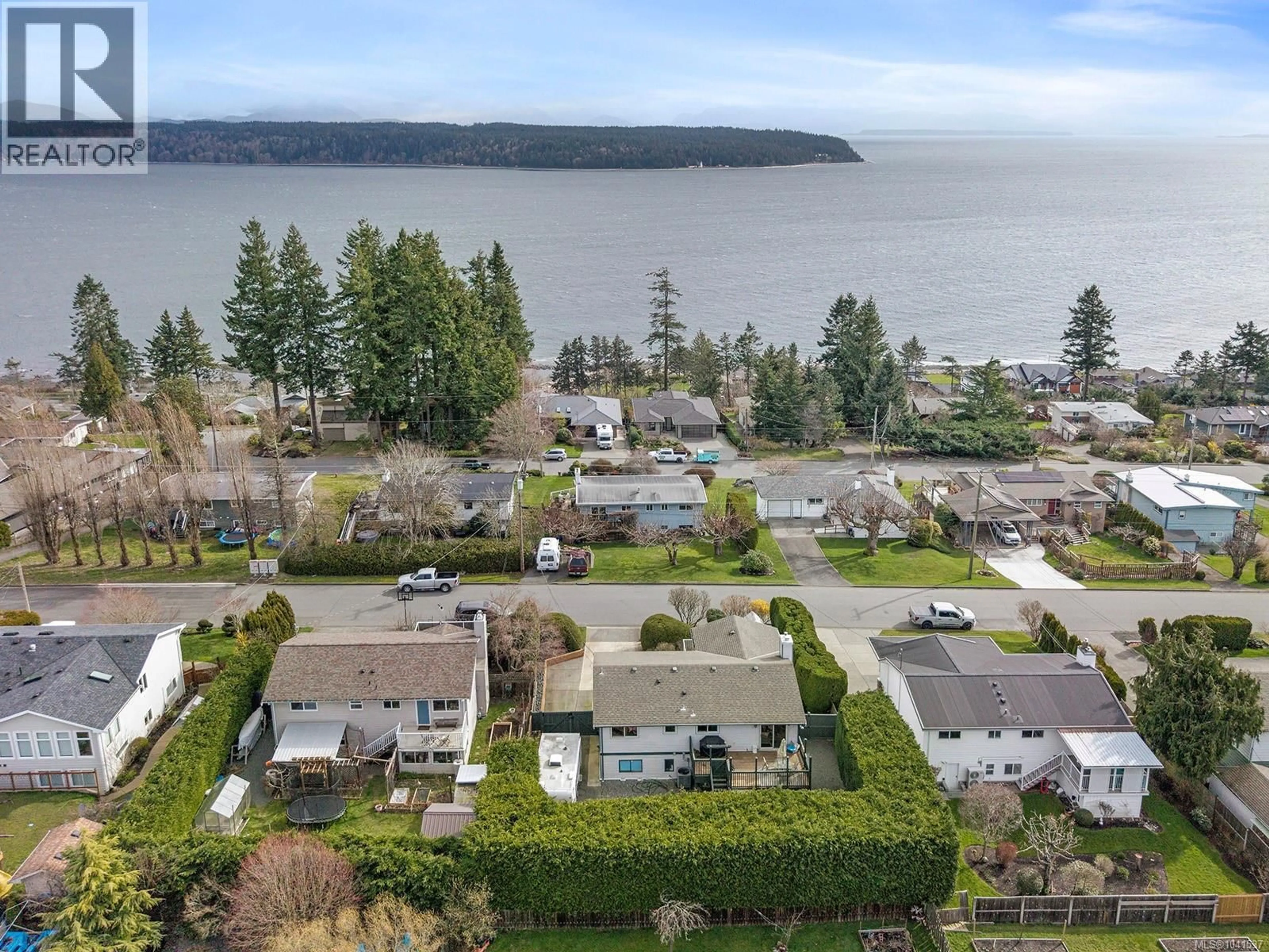 A pic from outside/outdoor area/front of a property/back of a property/a pic from drone, water/lake/river/ocean view for 724 GALERNO ROAD, Campbell River British Columbia V9W5J3