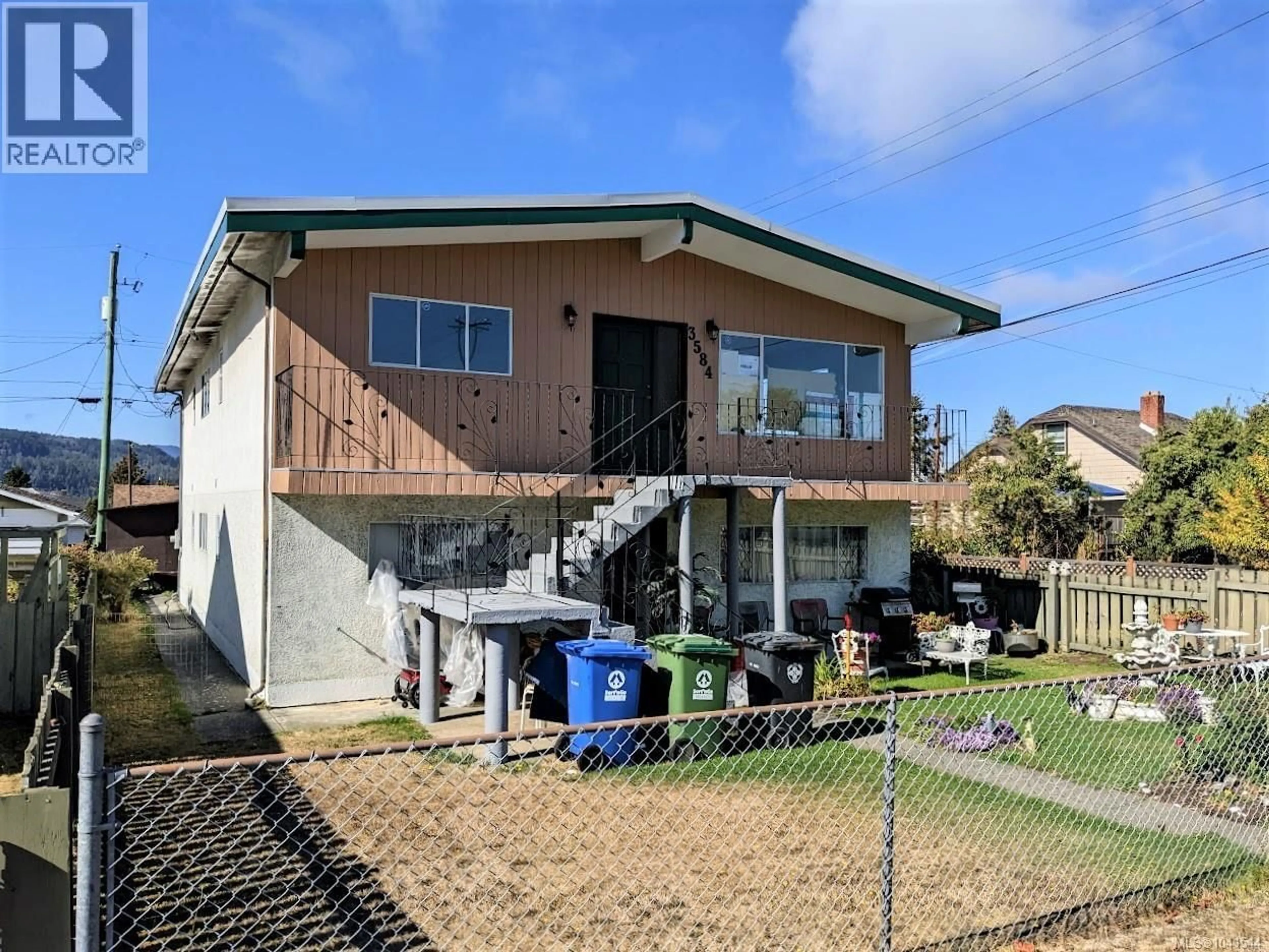 A pic from outside/outdoor area/front of a property/back of a property/a pic from drone, unknown for 3584 9TH AVENUE, Port Alberni British Columbia V9Y4T4