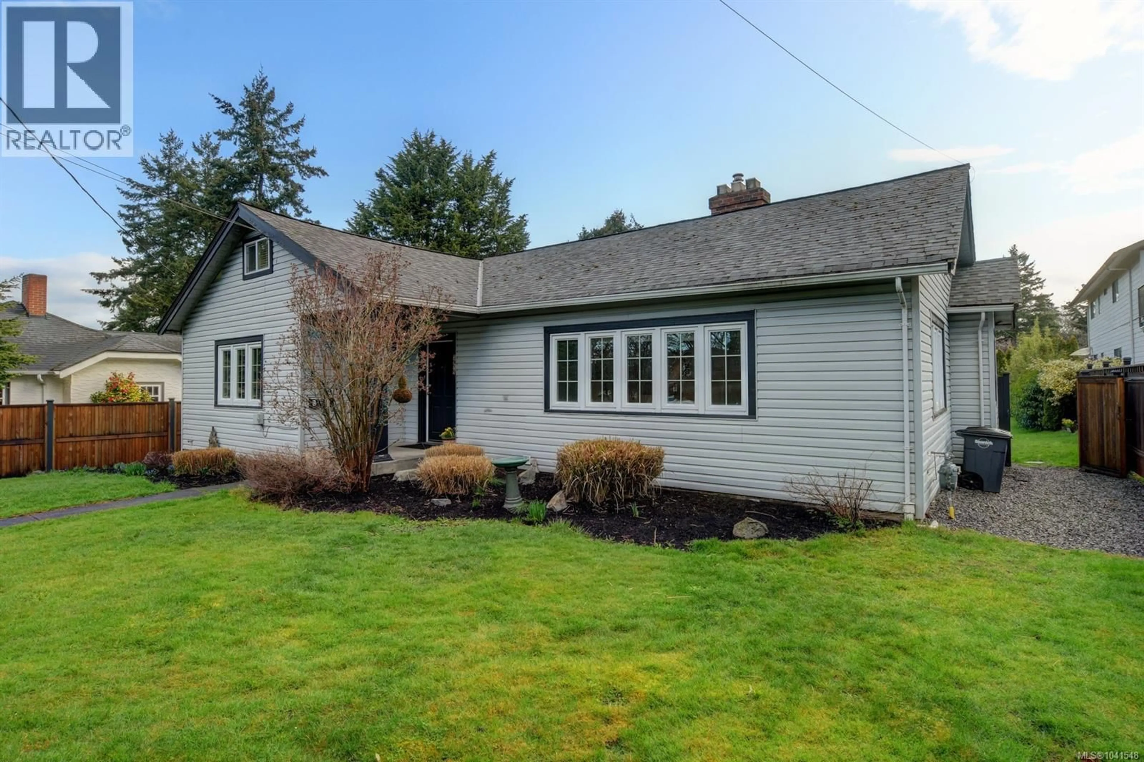 Home with vinyl exterior material, street for 3919 QUADRA STREET, Saanich British Columbia V8X1J3
