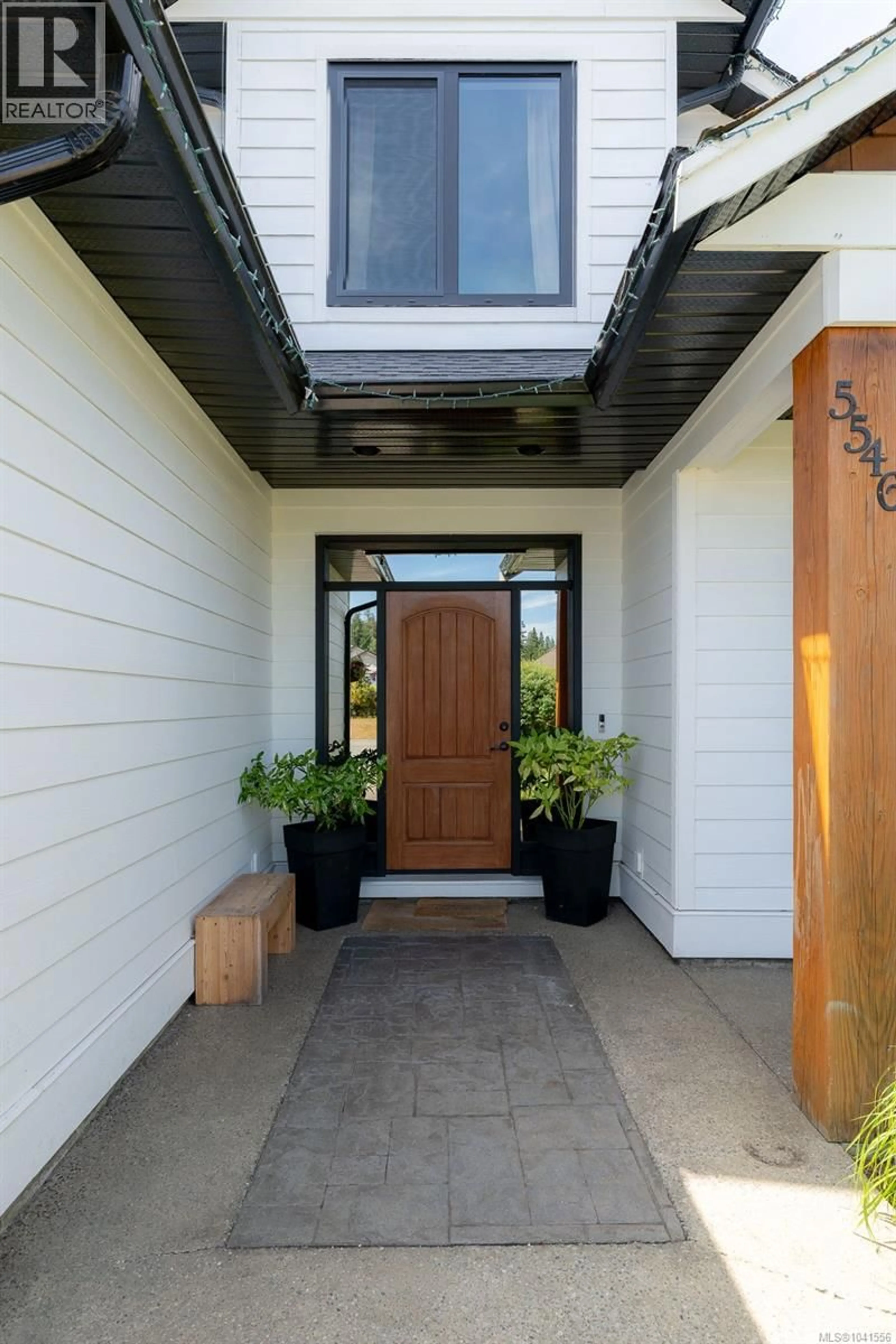 Indoor entryway for 5546 WOODLAND CRESCENT WEST, Port Alberni British Columbia V9Y8E6