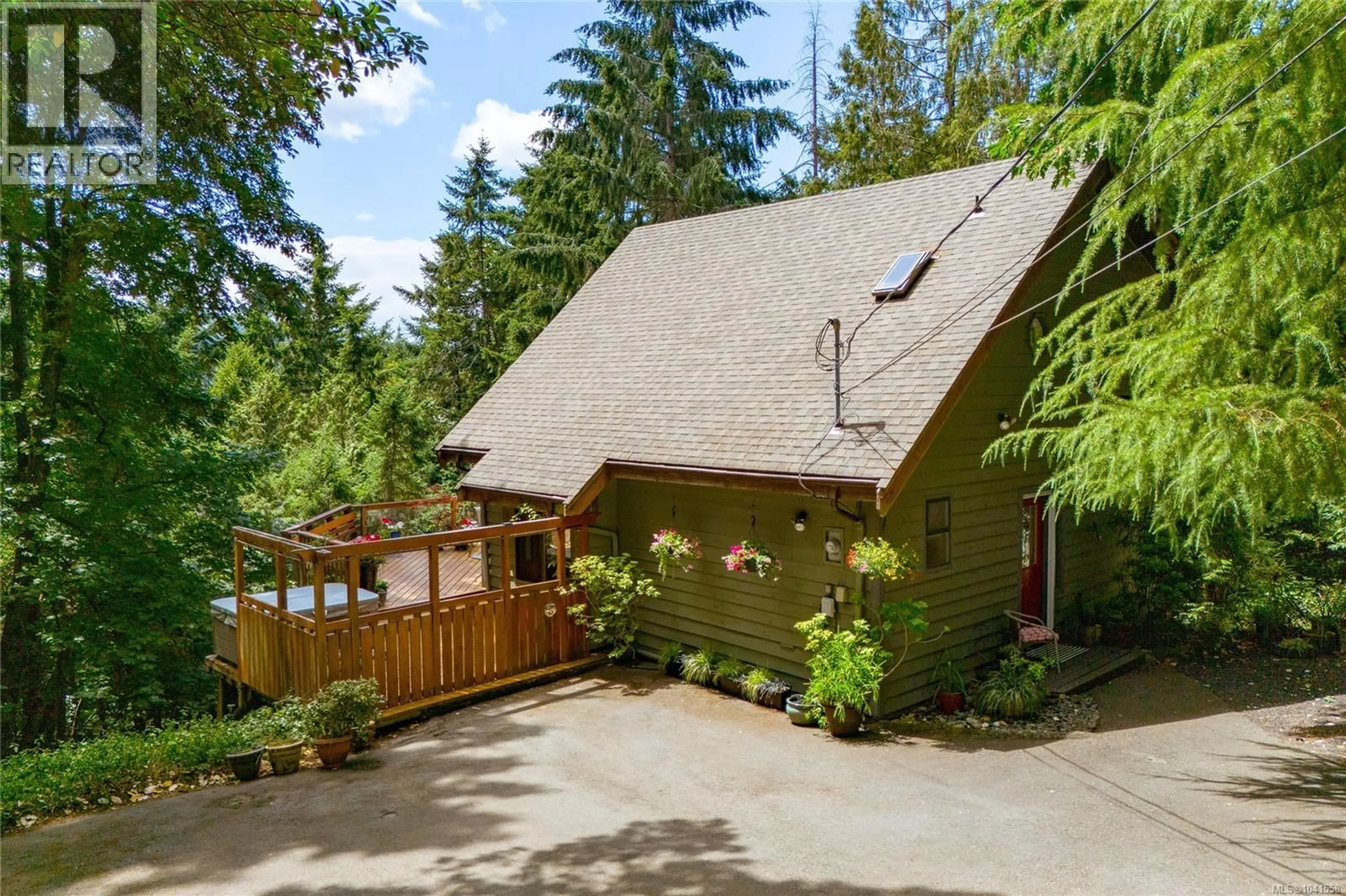 A pic from outside/outdoor area/front of a property/back of a property/a pic from drone, forest/trees view for 570 BAYVIEW PLACE, Duncan British Columbia V9L5X7