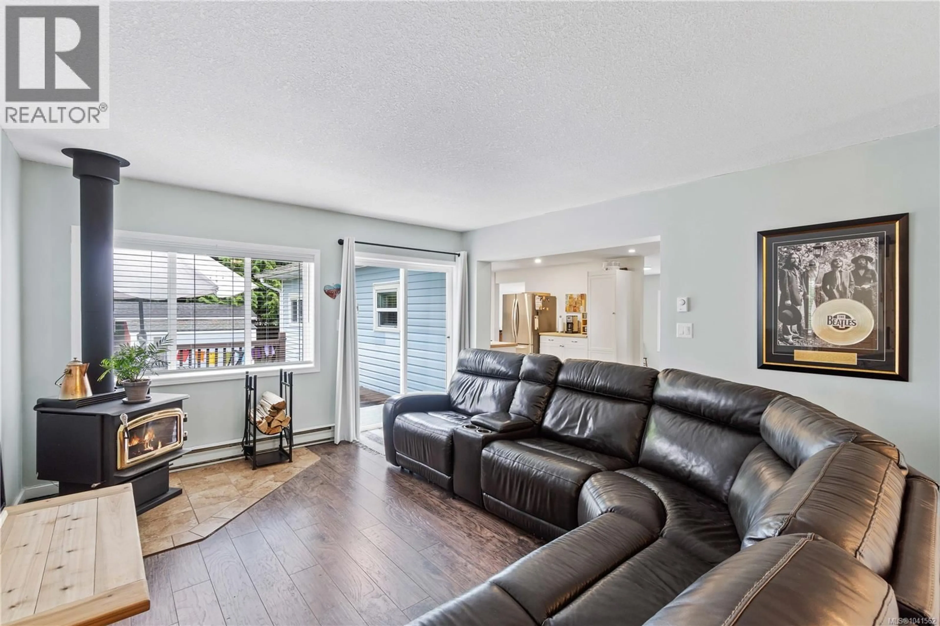 Living room with furniture, unknown for 450 AURORA STREET, Parksville British Columbia V9P1L3
