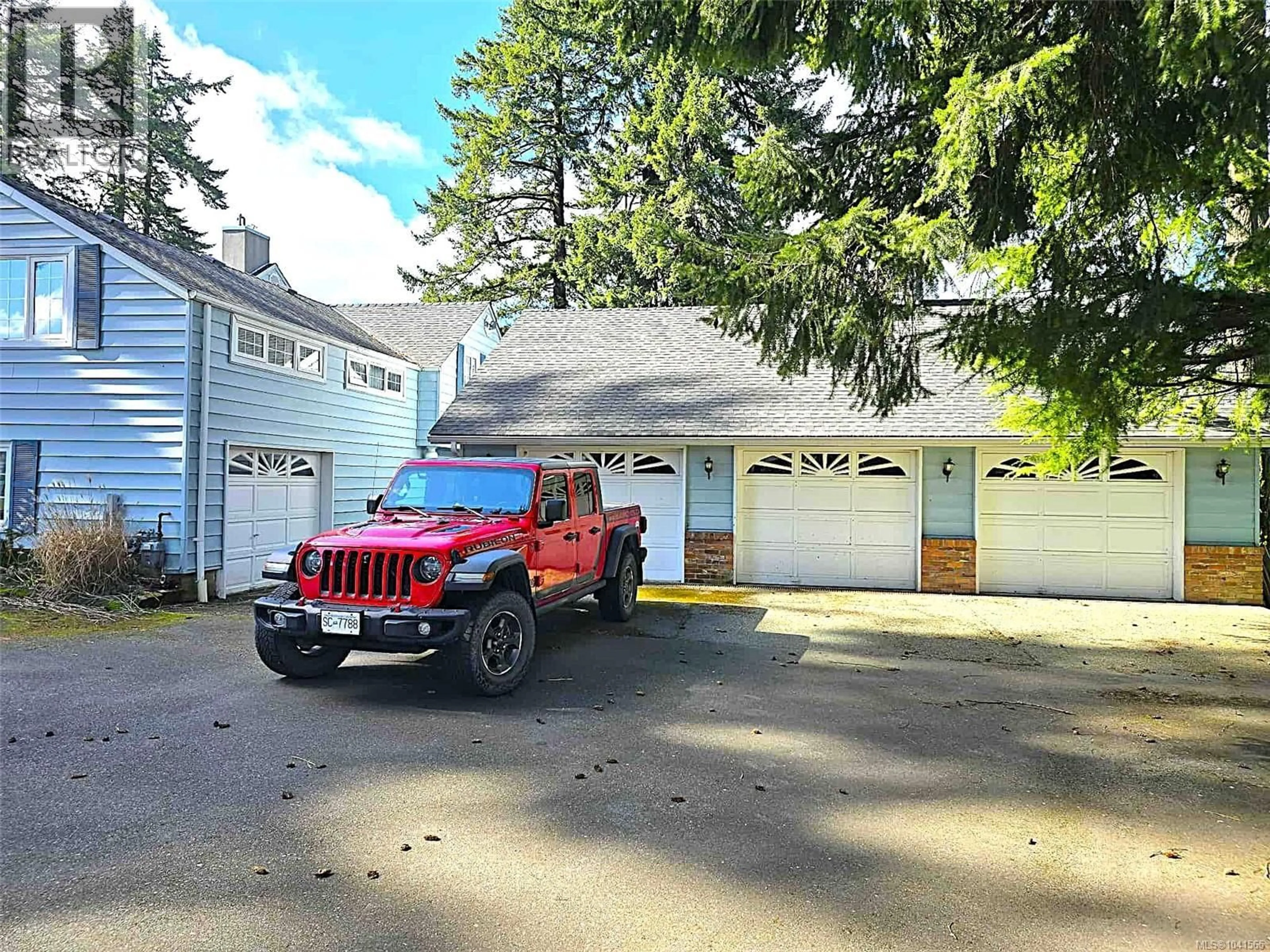 A pic from outside/outdoor area/front of a property/back of a property/a pic from drone, street for 3910 3RD AVENUE, Port Alberni British Columbia V9Y4G2