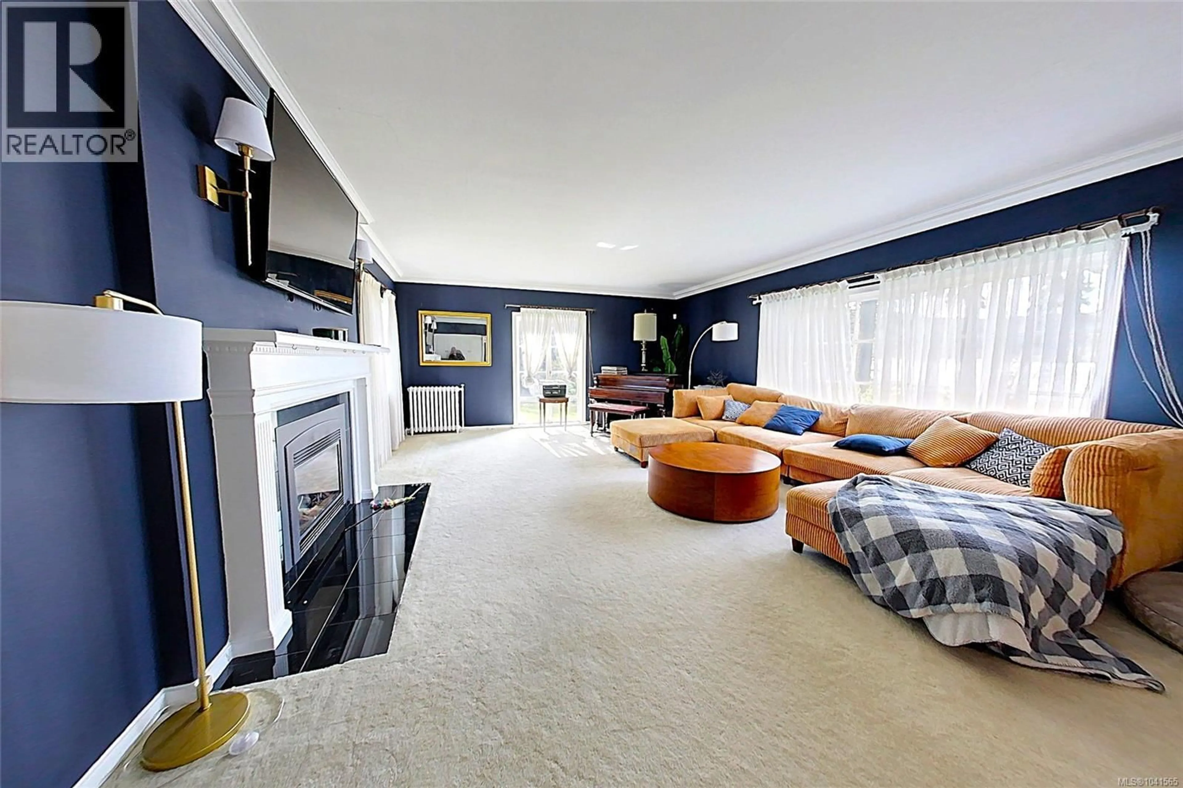Living room with furniture, carpet floor for 3910 3RD AVENUE, Port Alberni British Columbia V9Y4G2