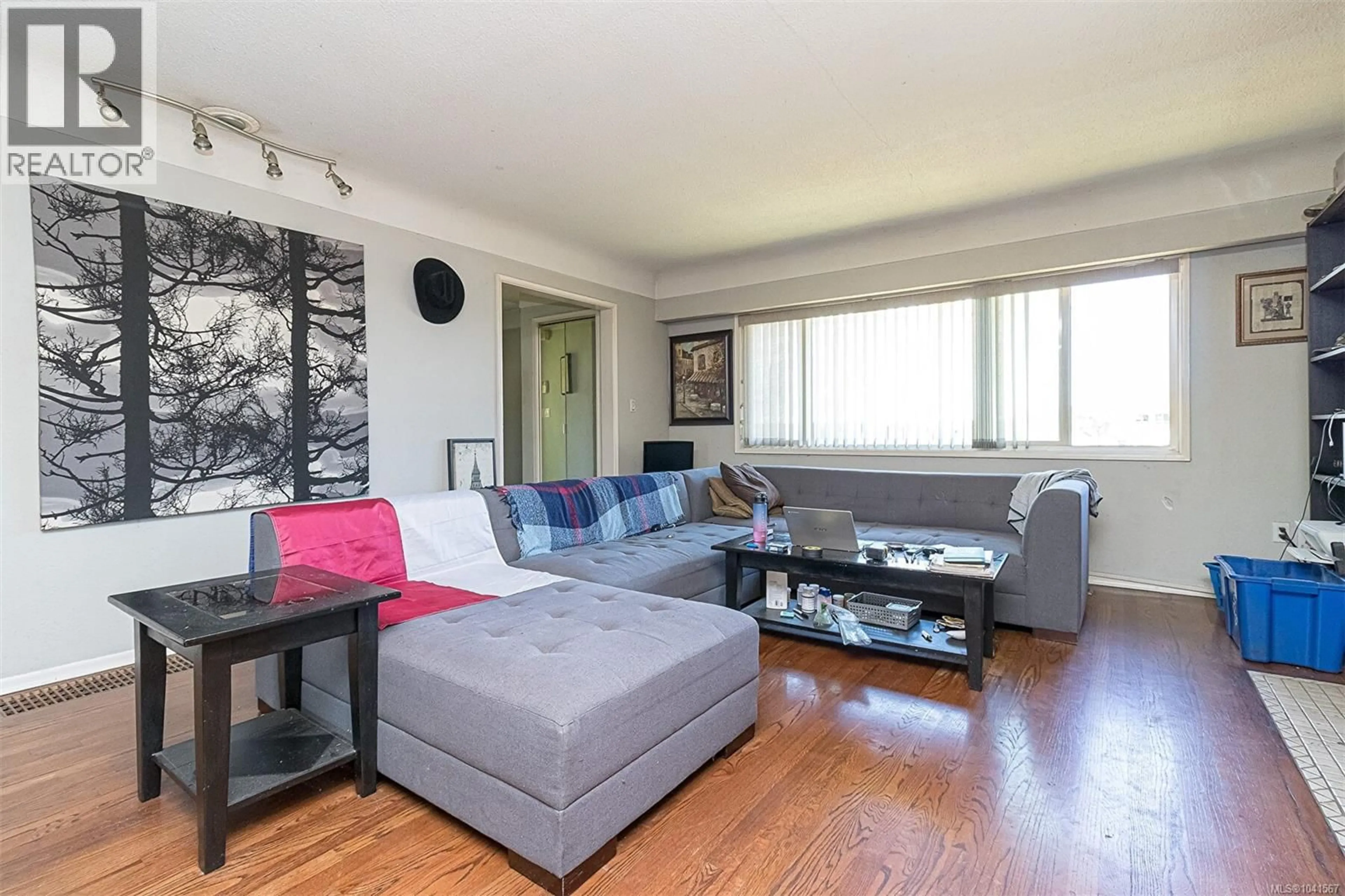 Living room with furniture, wood/laminate floor for 575 BURNSIDE ROAD EAST, Victoria British Columbia V8T2X7