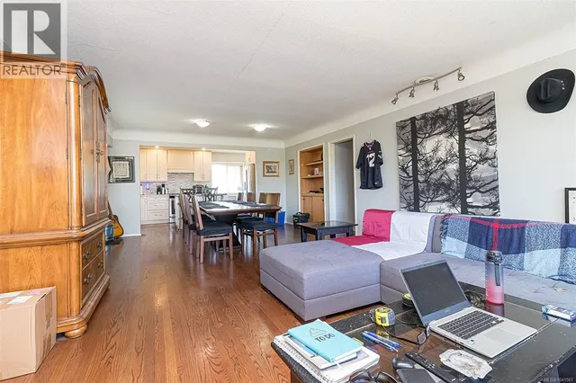 575 BURNSIDE ROAD EAST, Victoria 5