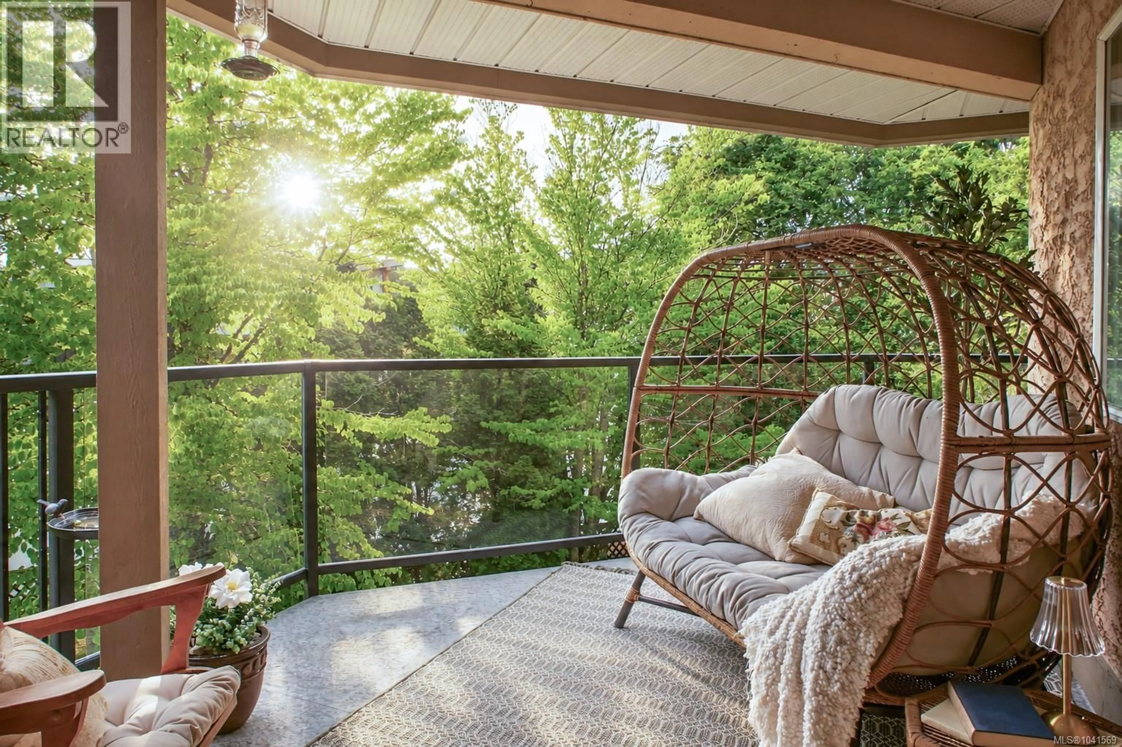Patio, water/lake/river/ocean view for 204 - 7070 WEST SAANICH ROAD, Central Saanich British Columbia V8M1P5