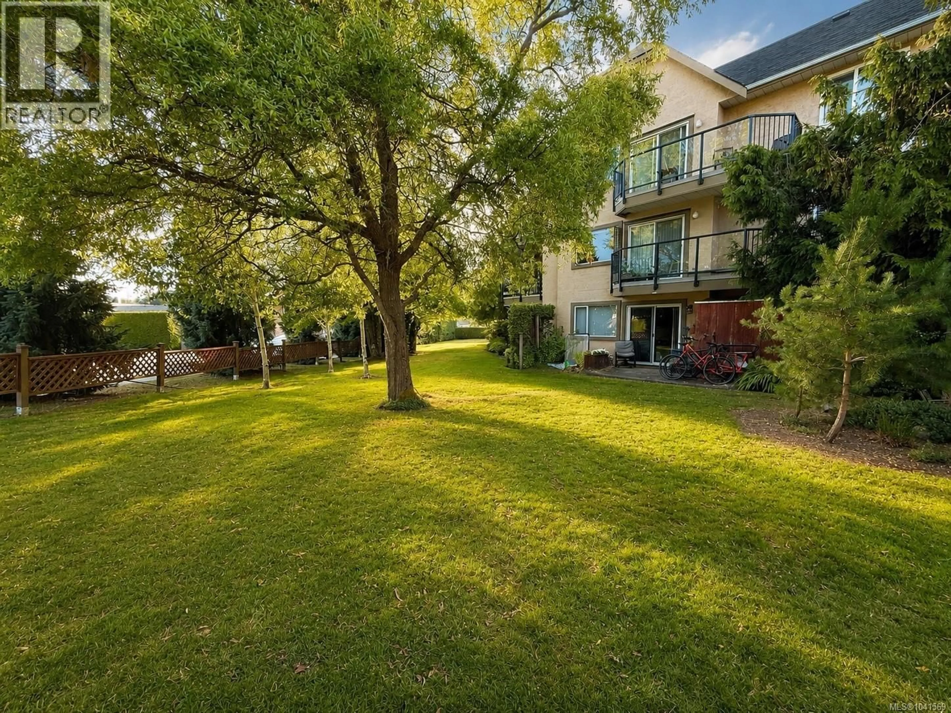 A pic from outside/outdoor area/front of a property/back of a property/a pic from drone, water/lake/river/ocean view for 204 - 7070 WEST SAANICH ROAD, Central Saanich British Columbia V8M1P5