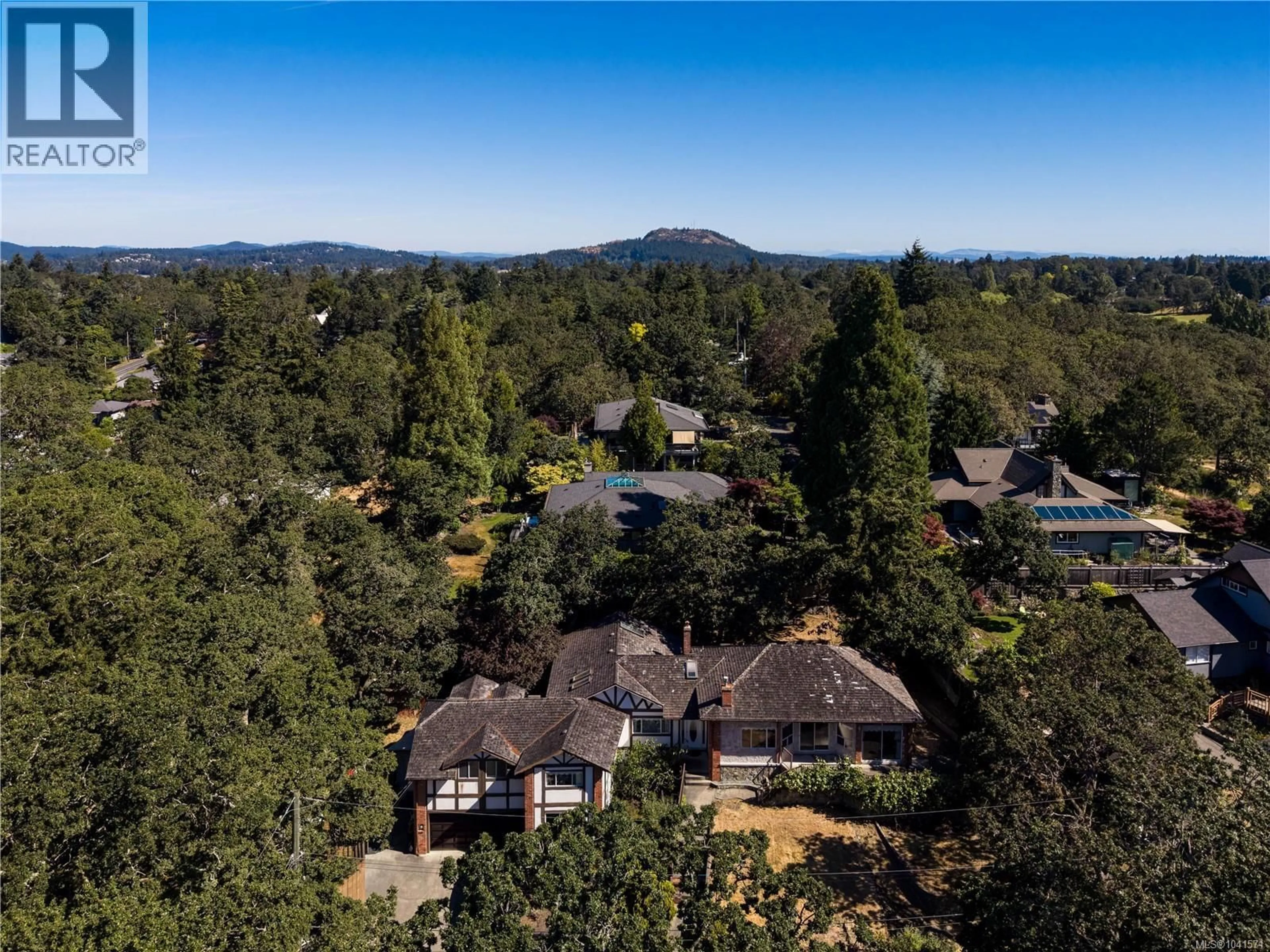 A pic from outside/outdoor area/front of a property/back of a property/a pic from drone, mountain view for 1296 ASTORIA ROAD, Saanich British Columbia V8P1W1