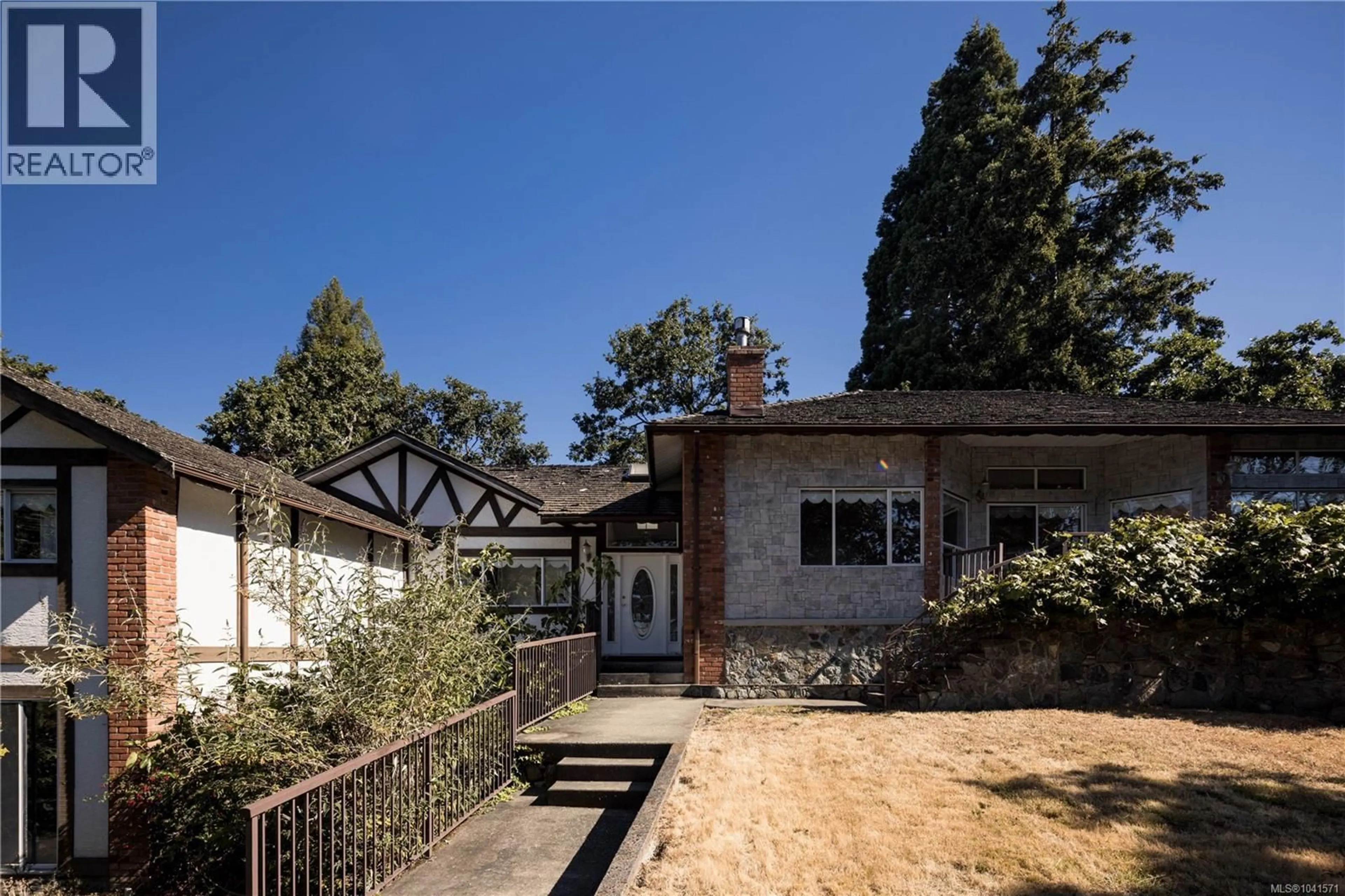 Patio, unknown for 1296 ASTORIA ROAD, Saanich British Columbia V8P1W1