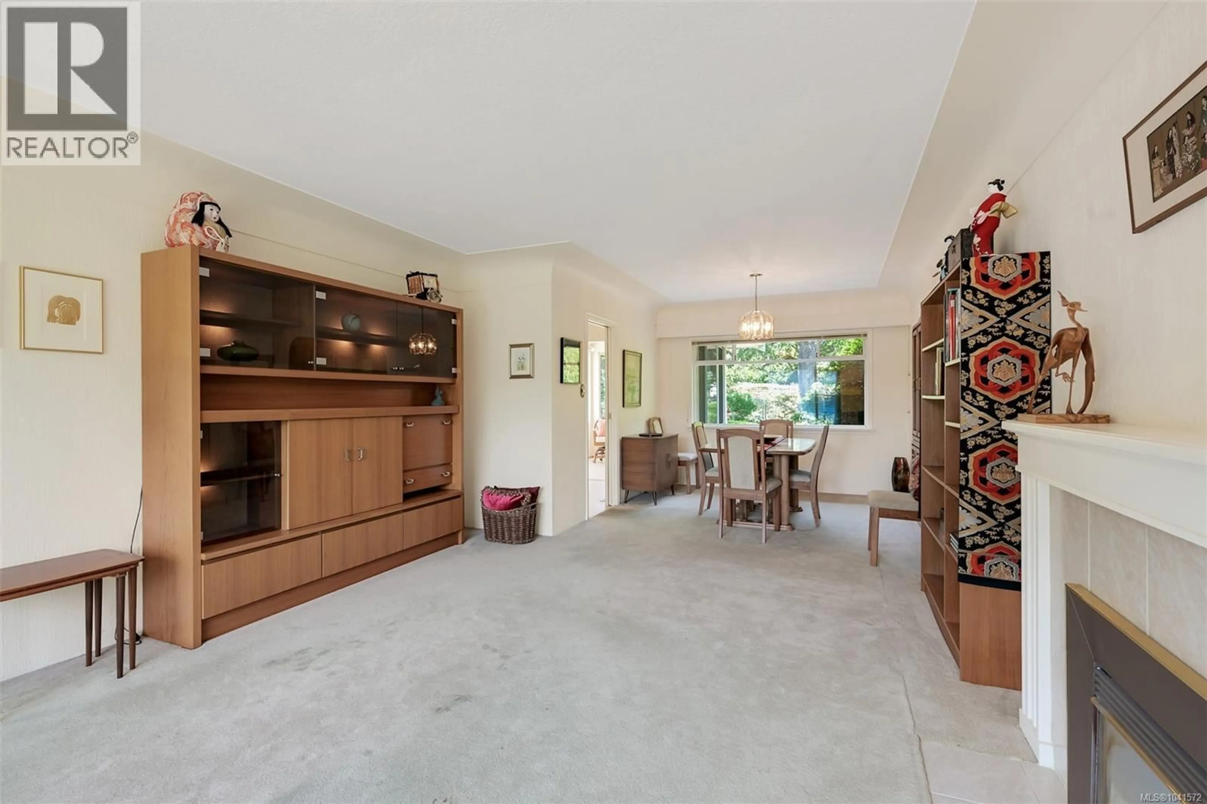 Unknown for 930 RUNNYMEDE PLACE, Oak Bay British Columbia V8S2V9