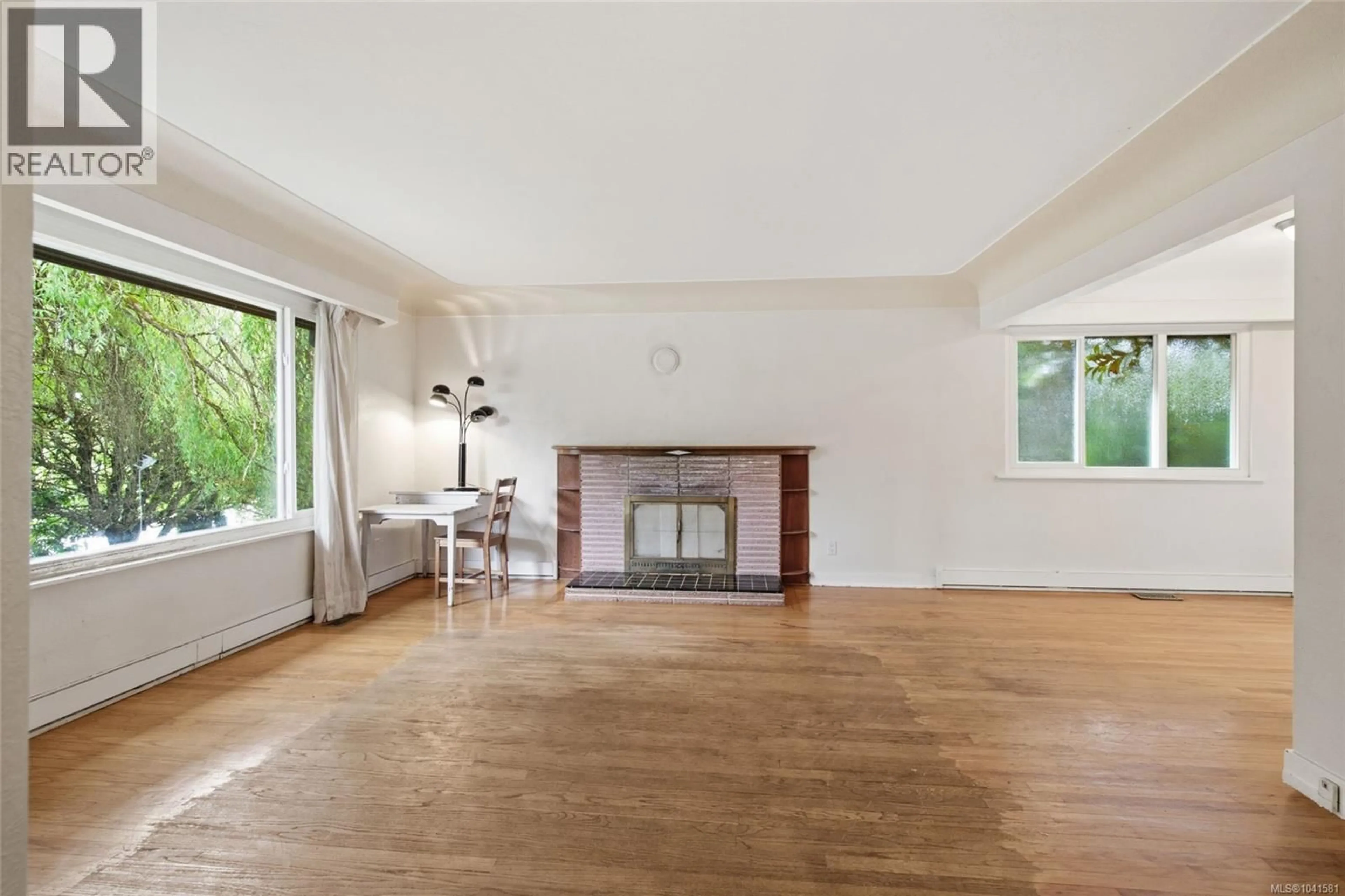 Living room with furniture, unknown for 635 BRUCE AVENUE, Nanaimo British Columbia V9R3Y8