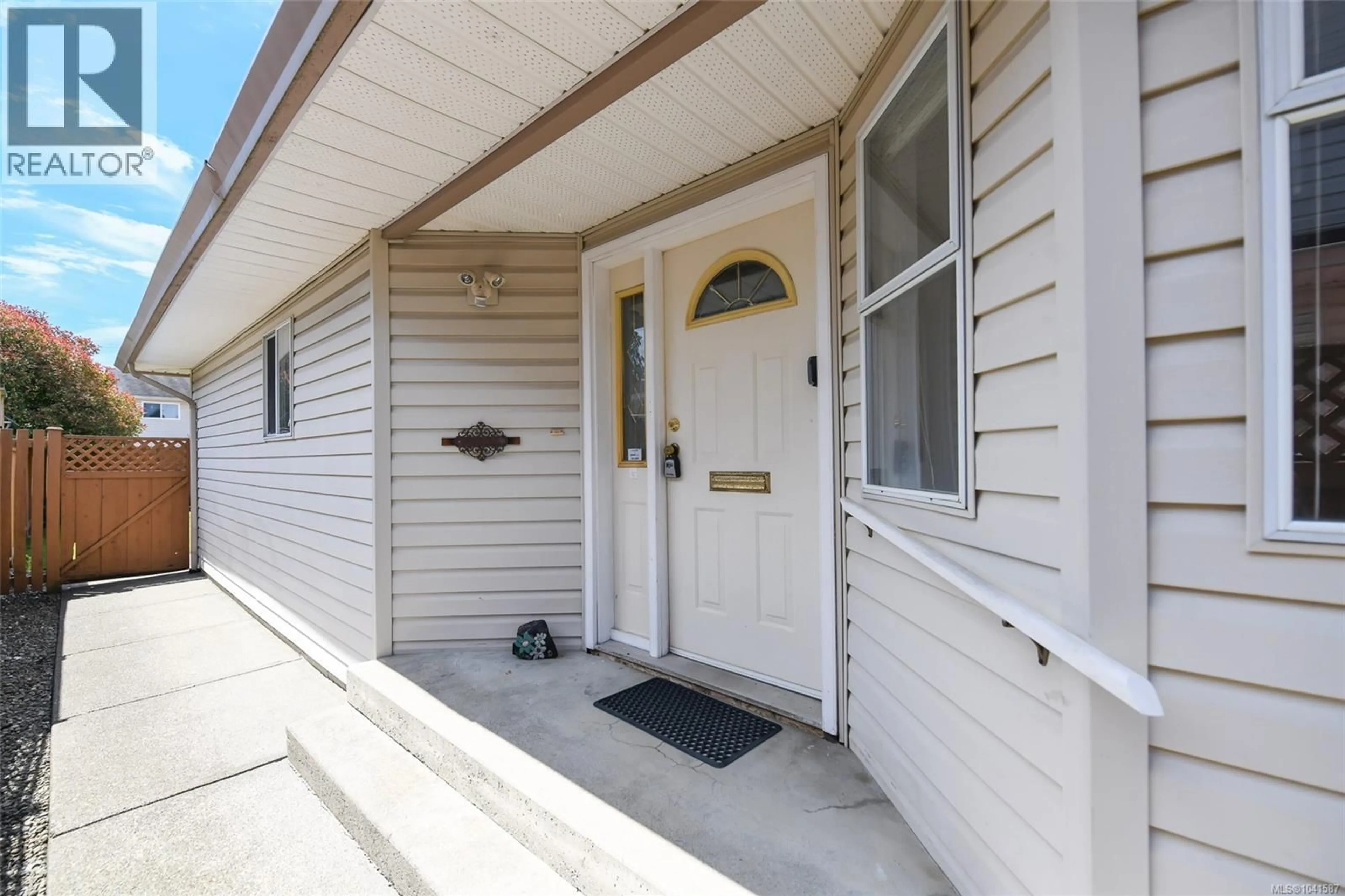 Home with vinyl exterior material, street for A - 2179 URQUHART AVENUE, Courtenay British Columbia V9N7W3