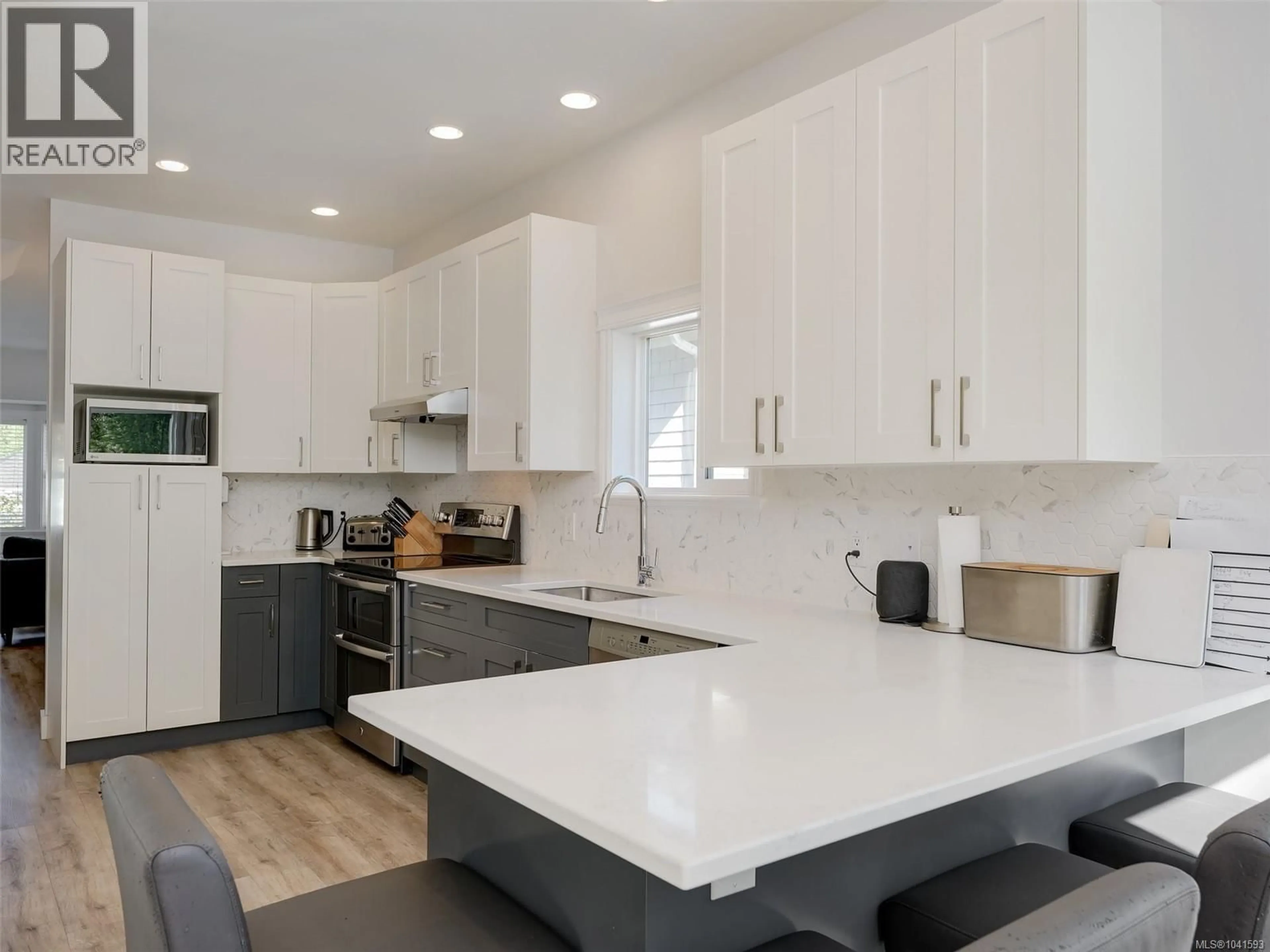 Contemporary kitchen, unknown for 2251 EASTDOWNE ROAD, Oak Bay British Columbia V8R5P5