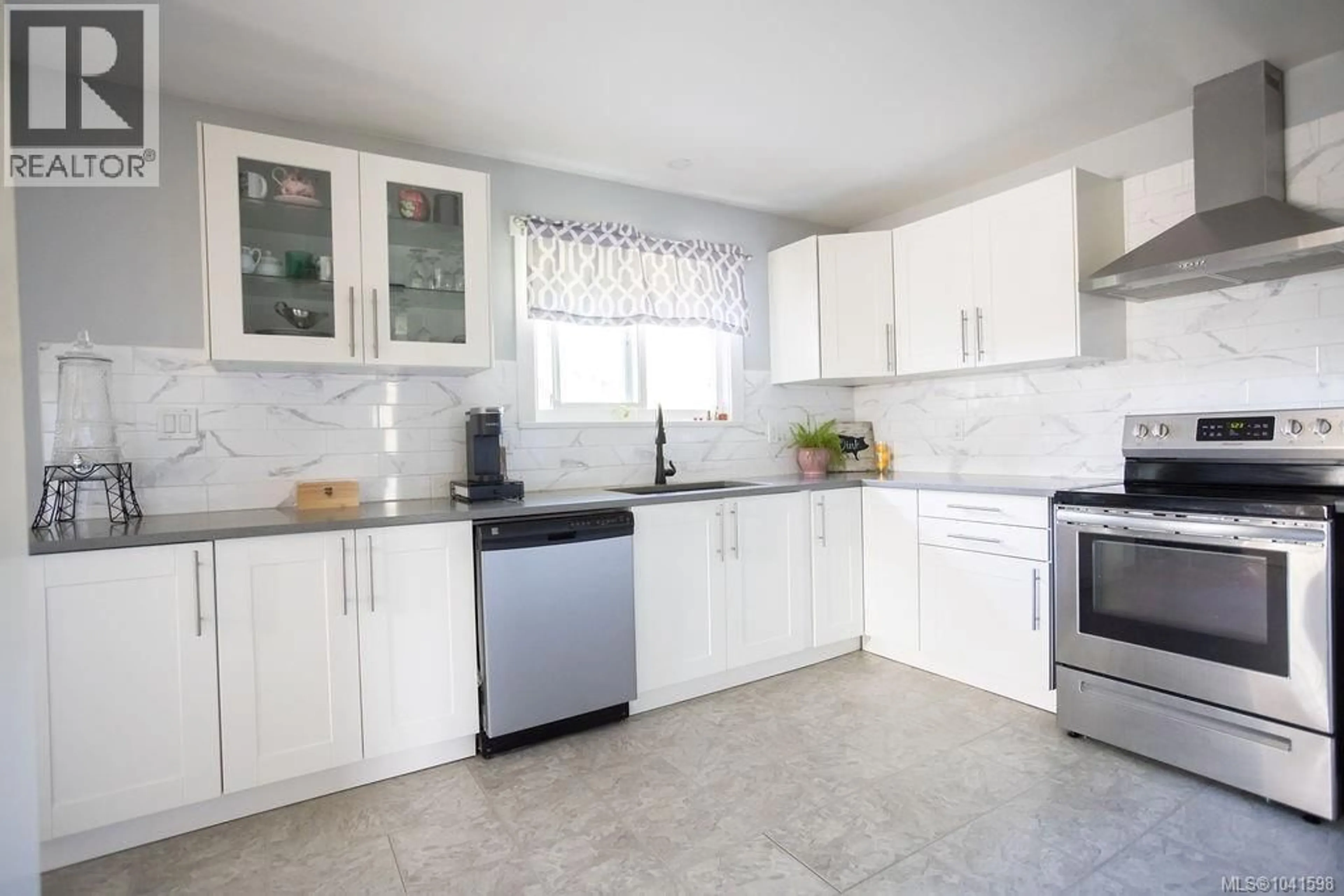 Standard kitchen, ceramic/tile floor for 2387 TRILLIUM TERRACE, Duncan British Columbia V9L4M8