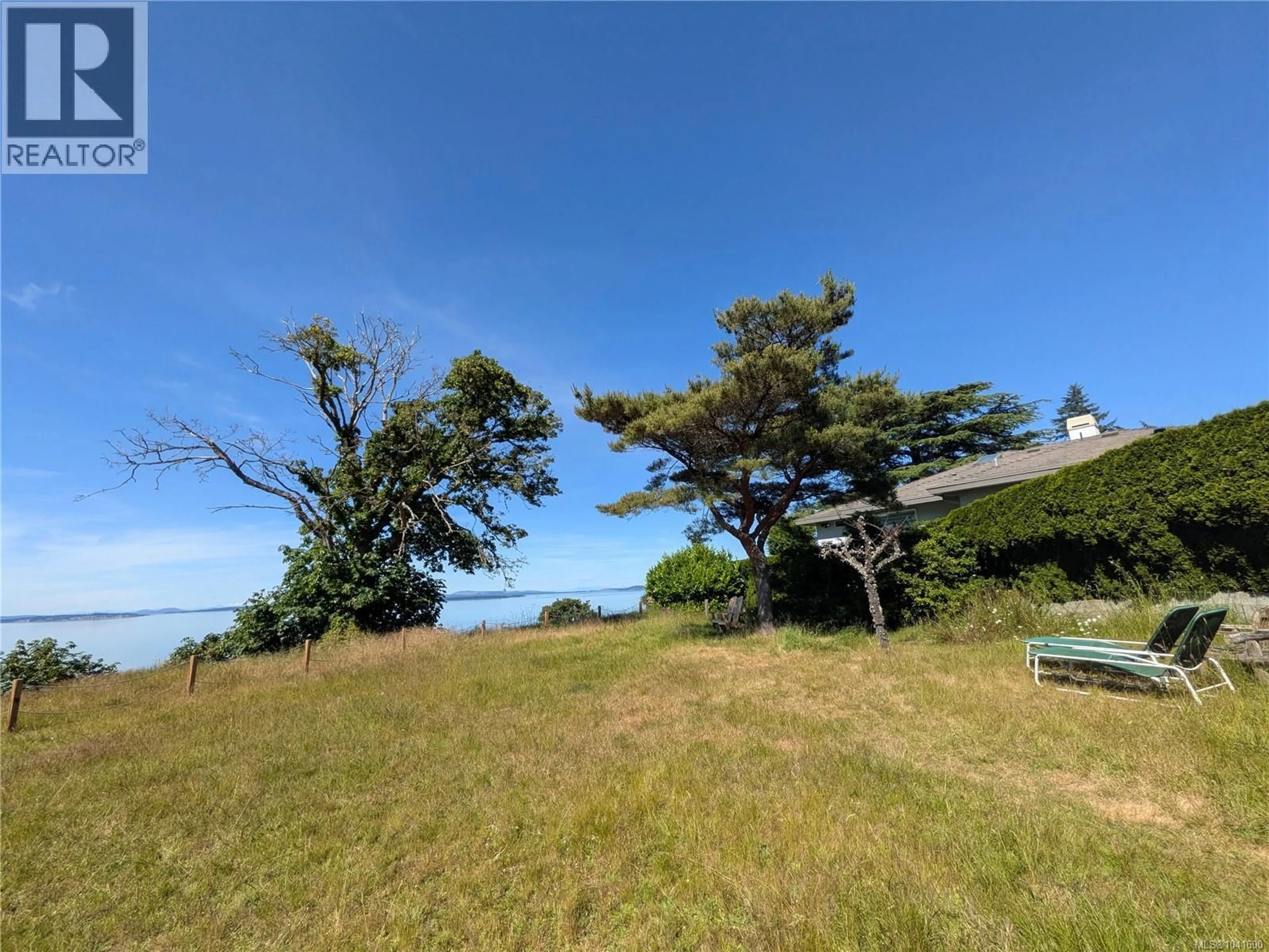 A pic from outside/outdoor area/front of a property/back of a property/a pic from drone, water/lake/river/ocean view for 4592 BONNIEVIEW PLACE, Saanich British Columbia V8N3V6