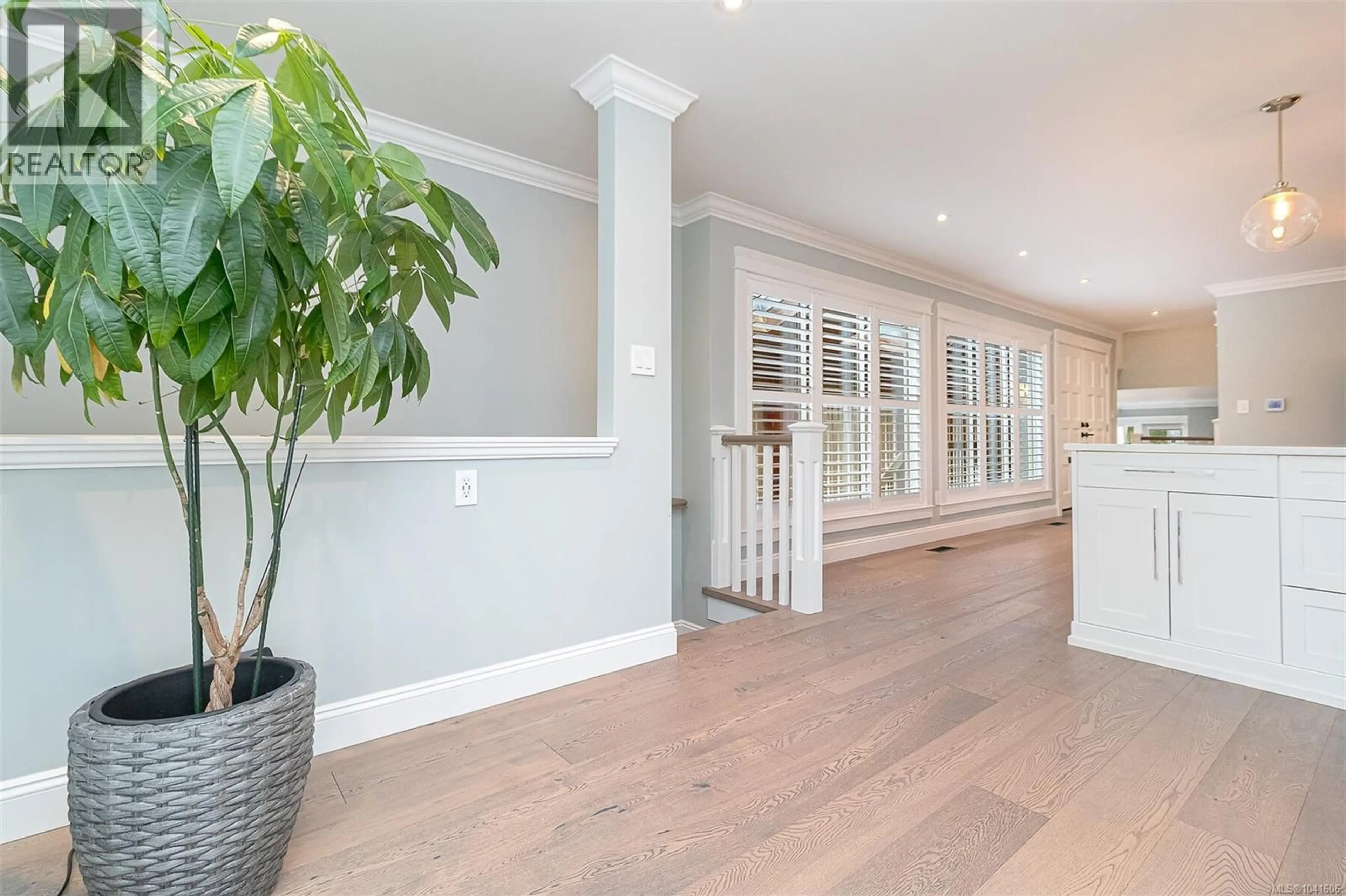 Indoor entryway for 108 - 2345 CEDAR HILL CROSS ROAD, Oak Bay British Columbia V8P5M8