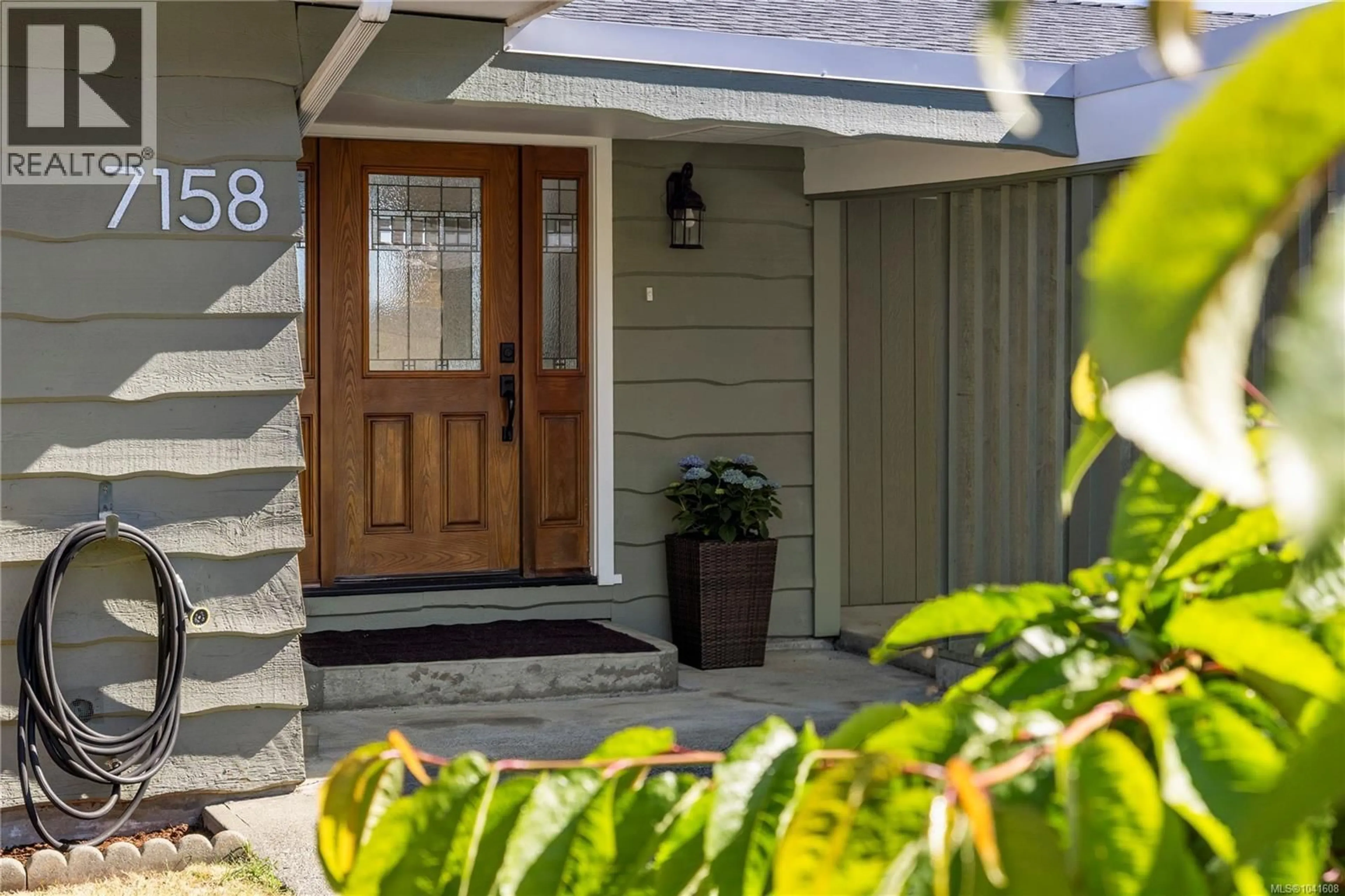 Indoor entryway for 7158 DICKINSON ROAD, Lantzville British Columbia V0R2H0