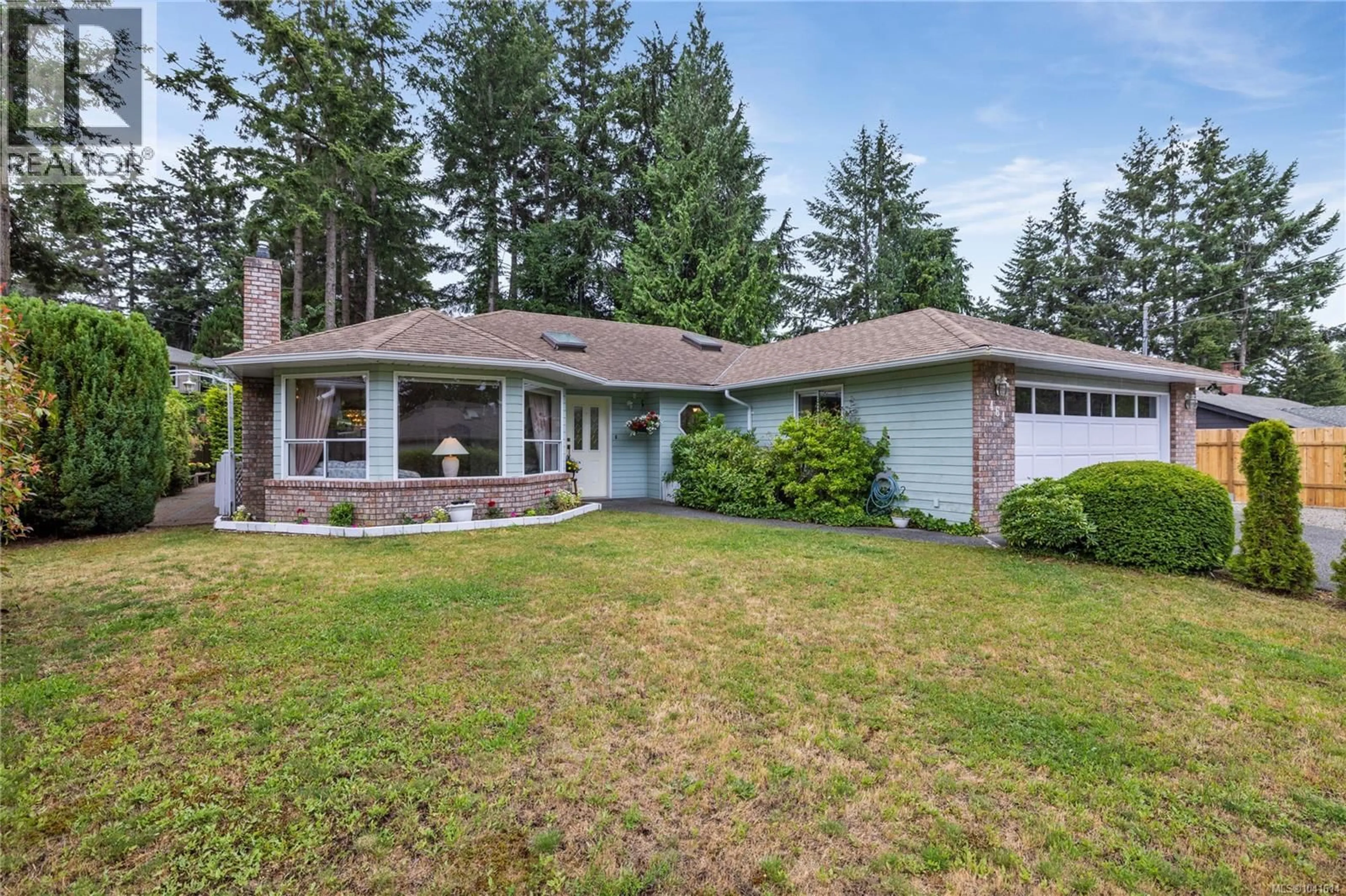 Home with vinyl exterior material, street for 464 QUATSINO ROAD, Qualicum Beach British Columbia V9K1B5