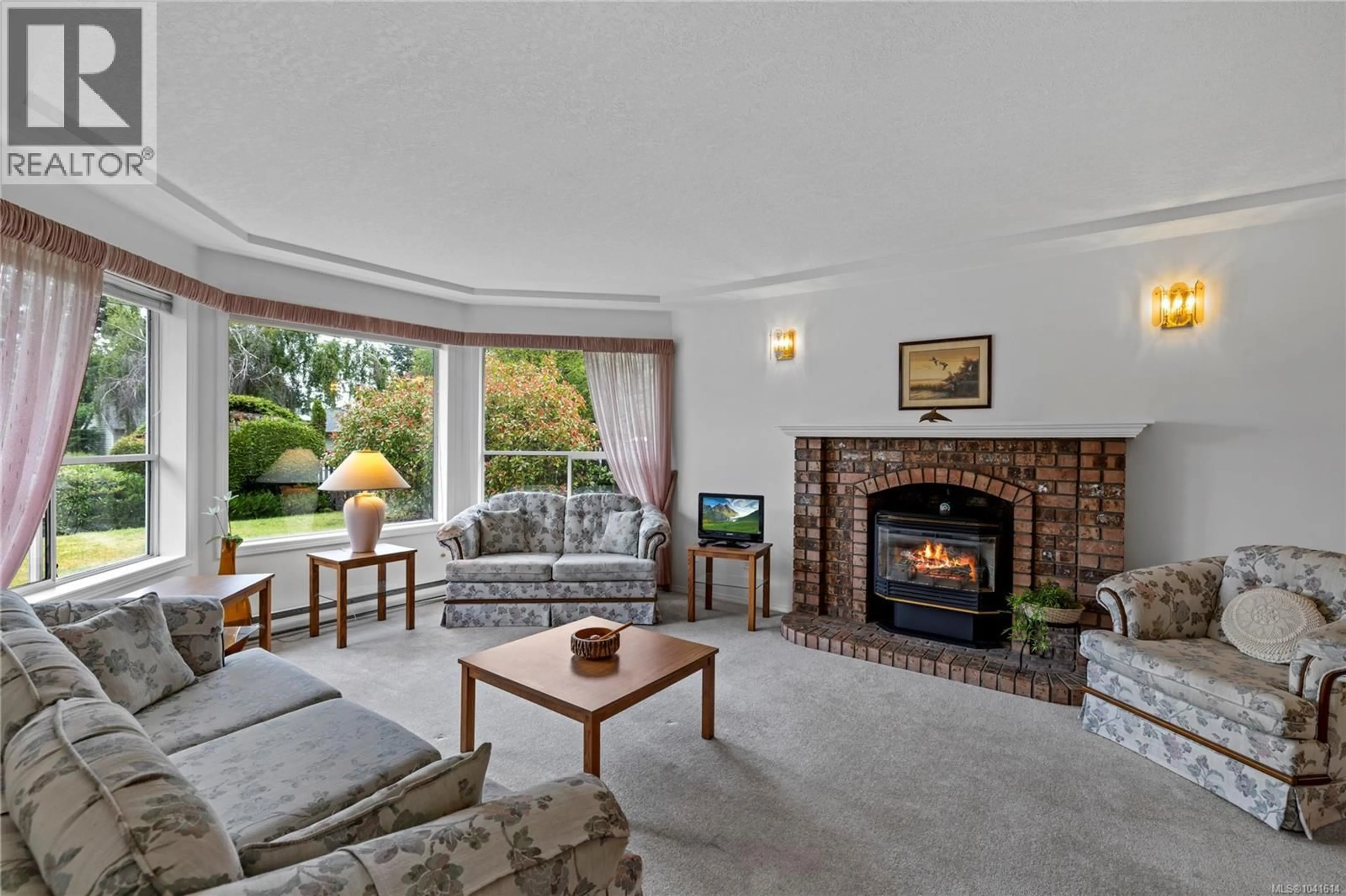 Living room with furniture, unknown for 464 QUATSINO ROAD, Qualicum Beach British Columbia V9K1B5