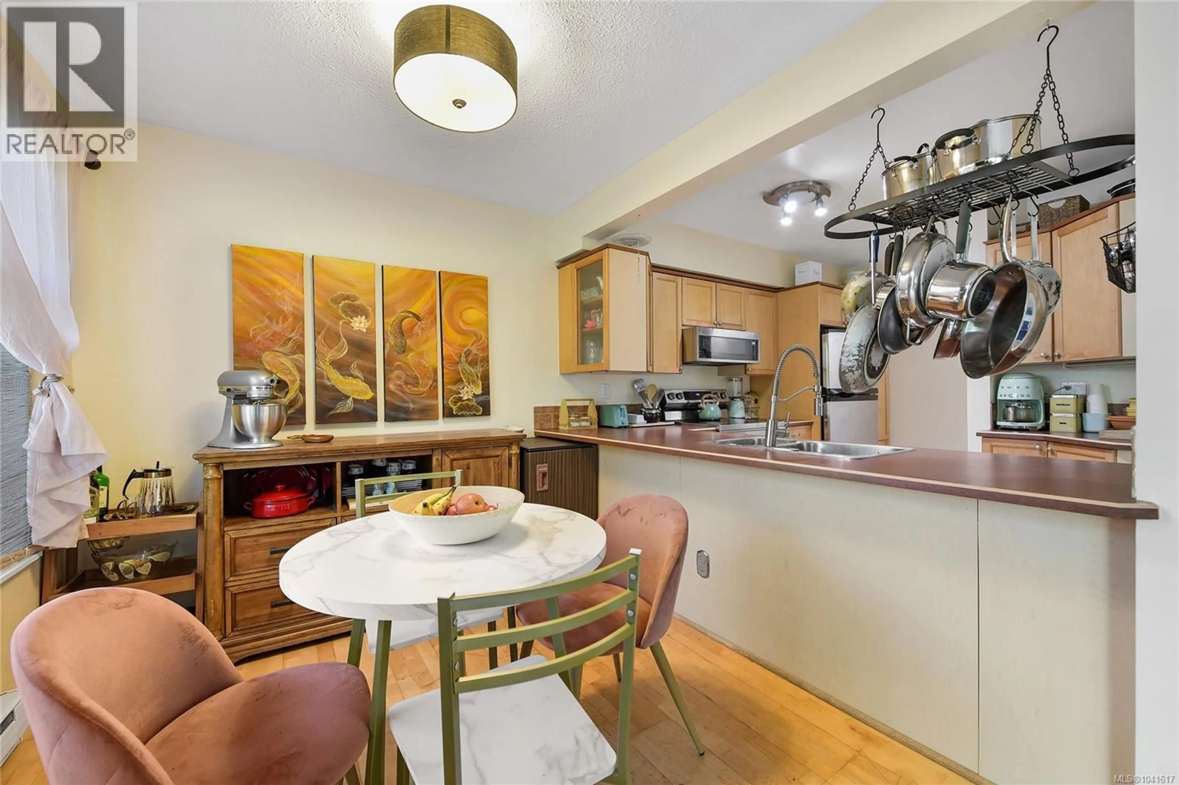 Unknown for 524 CROSSANDRA CRESCENT, Saanich British Columbia V8Z6G3