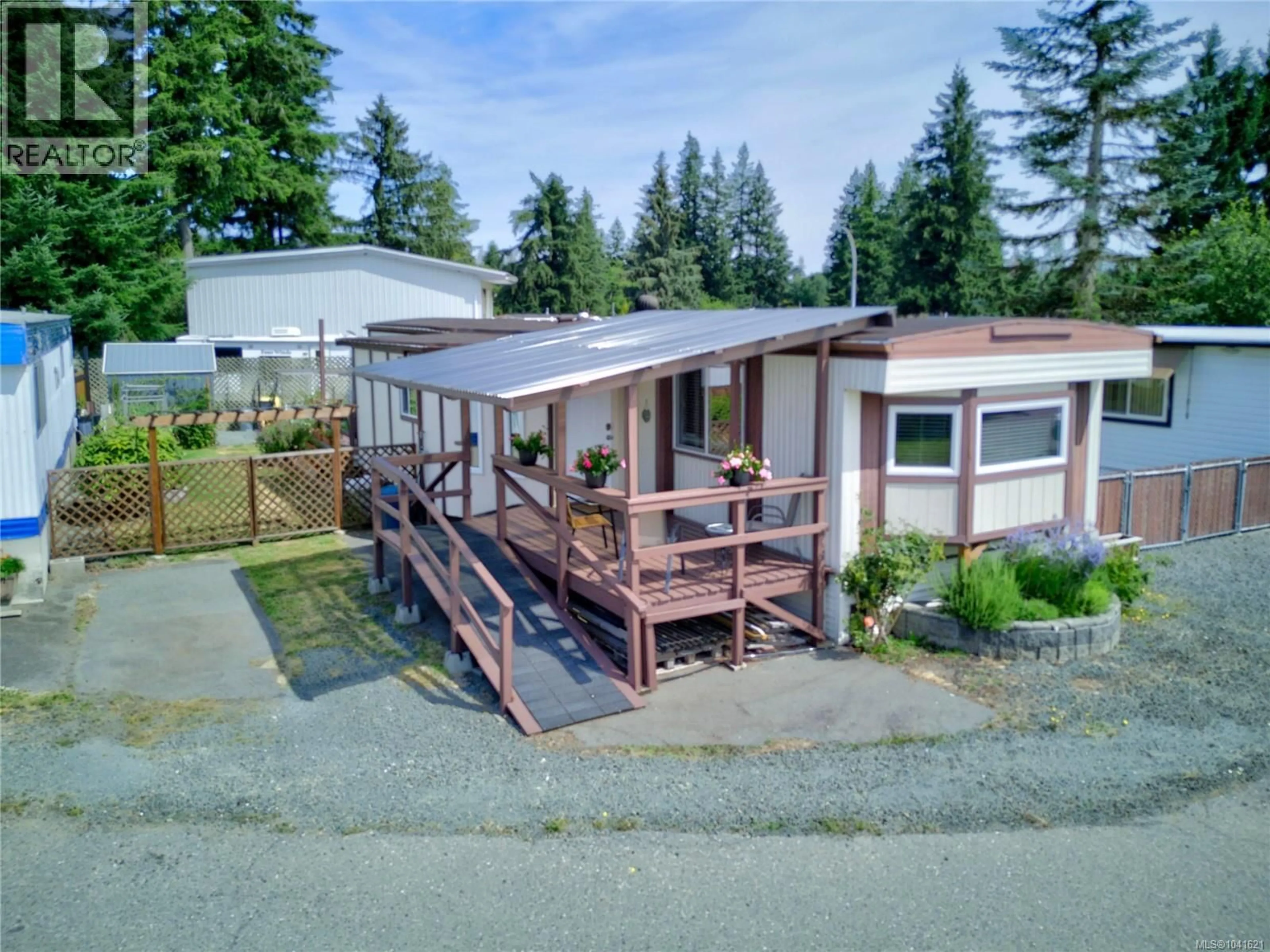 A pic from outside/outdoor area/front of a property/back of a property/a pic from drone, unknown for 11 - 1800 PERKINS ROAD, Campbell River British Columbia V9W4S1