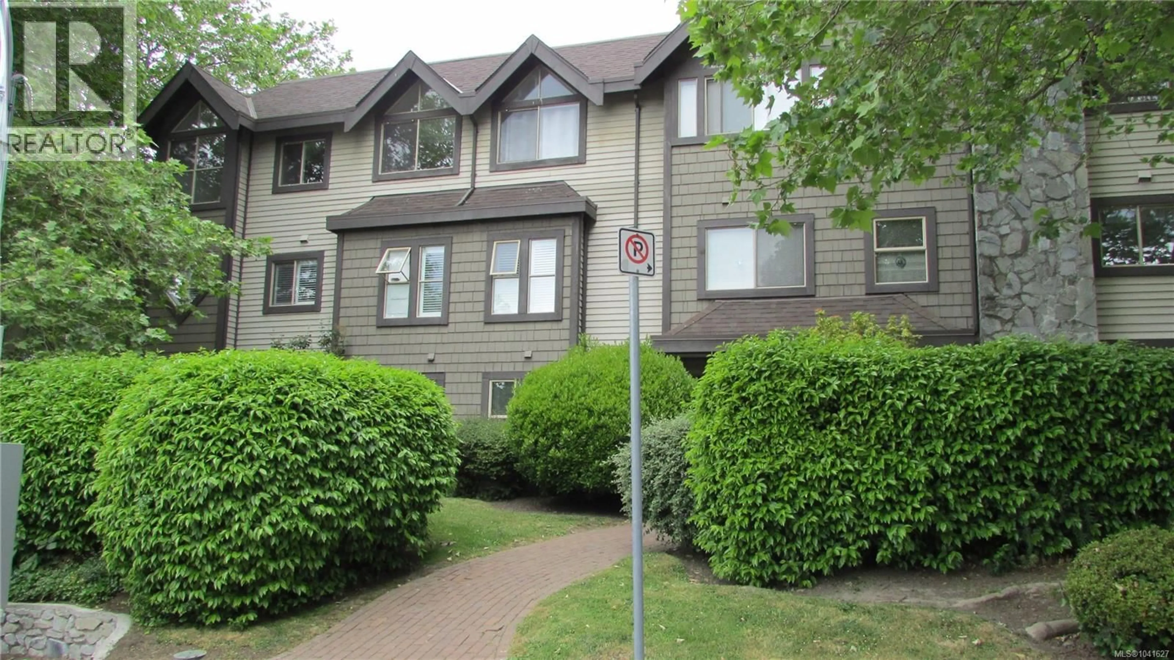 Unknown for 302 - 108 GORGE ROAD WEST, Saanich British Columbia V9A1M2