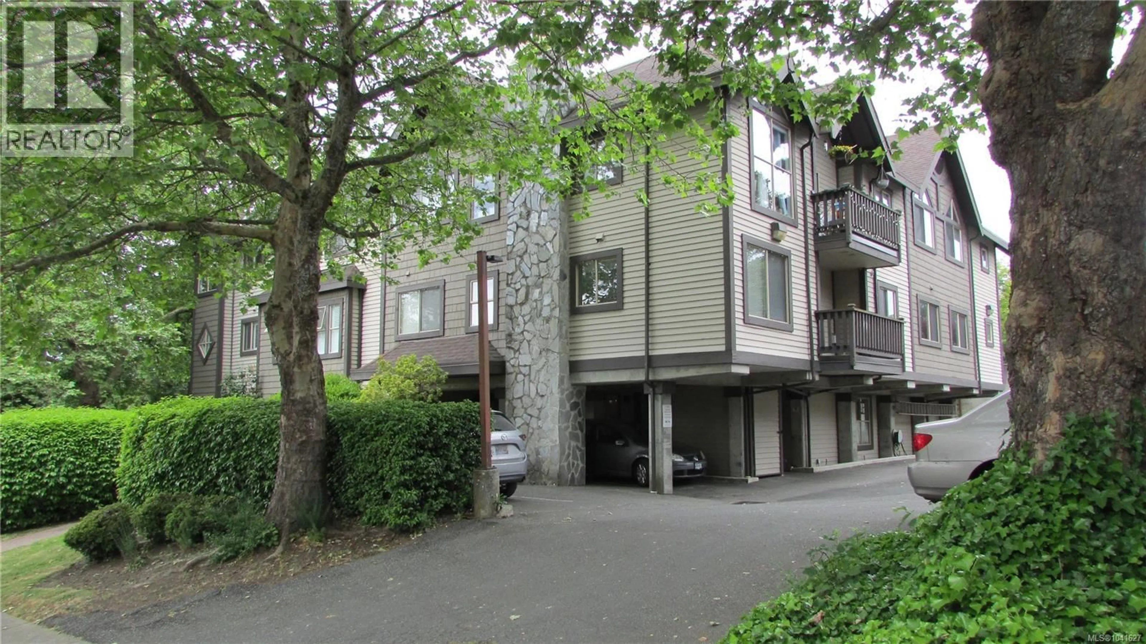 Patio, street for 302 - 108 GORGE ROAD WEST, Saanich British Columbia V9A1M2