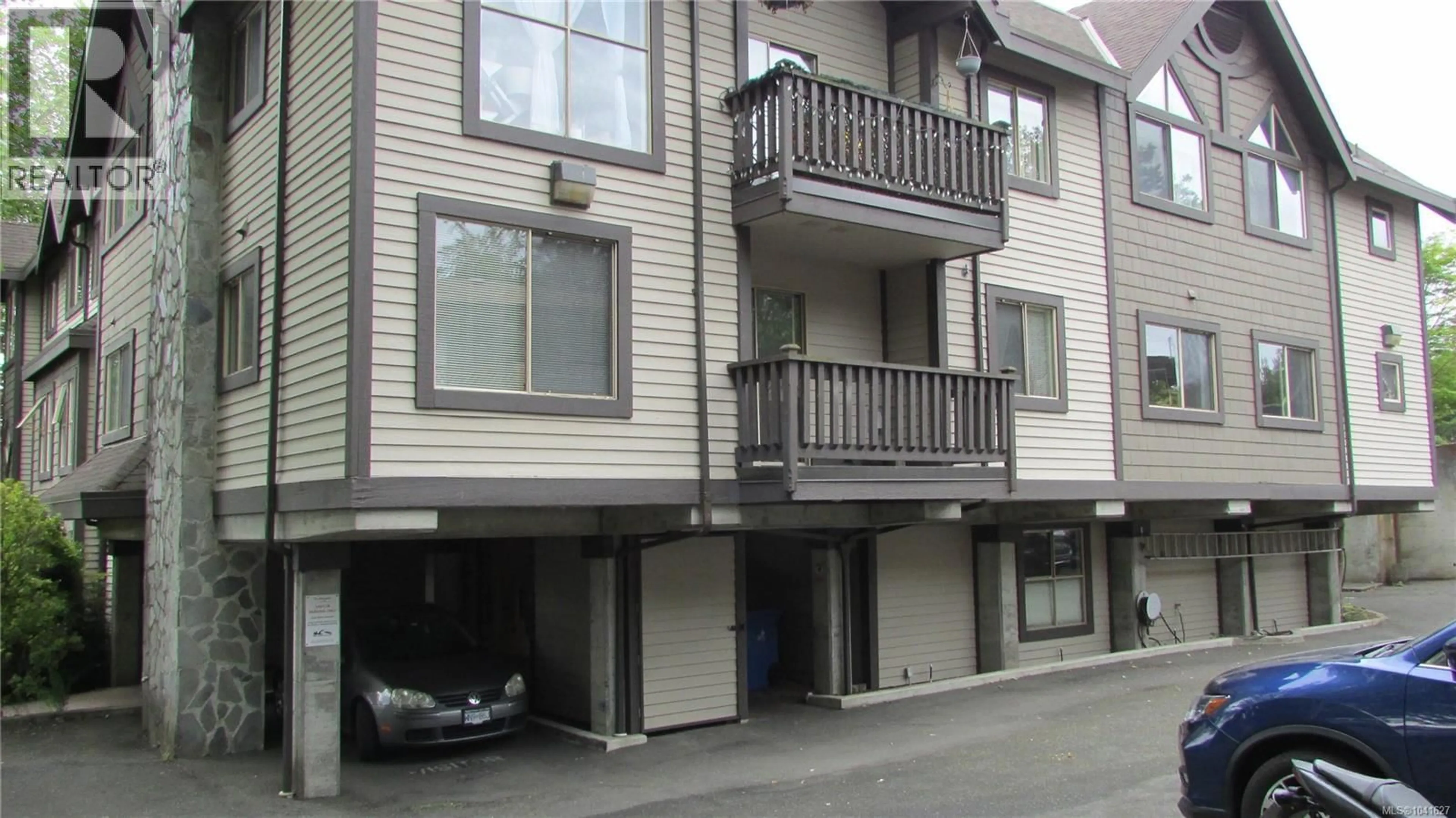 Unknown for 302 - 108 GORGE ROAD WEST, Saanich British Columbia V9A1M2
