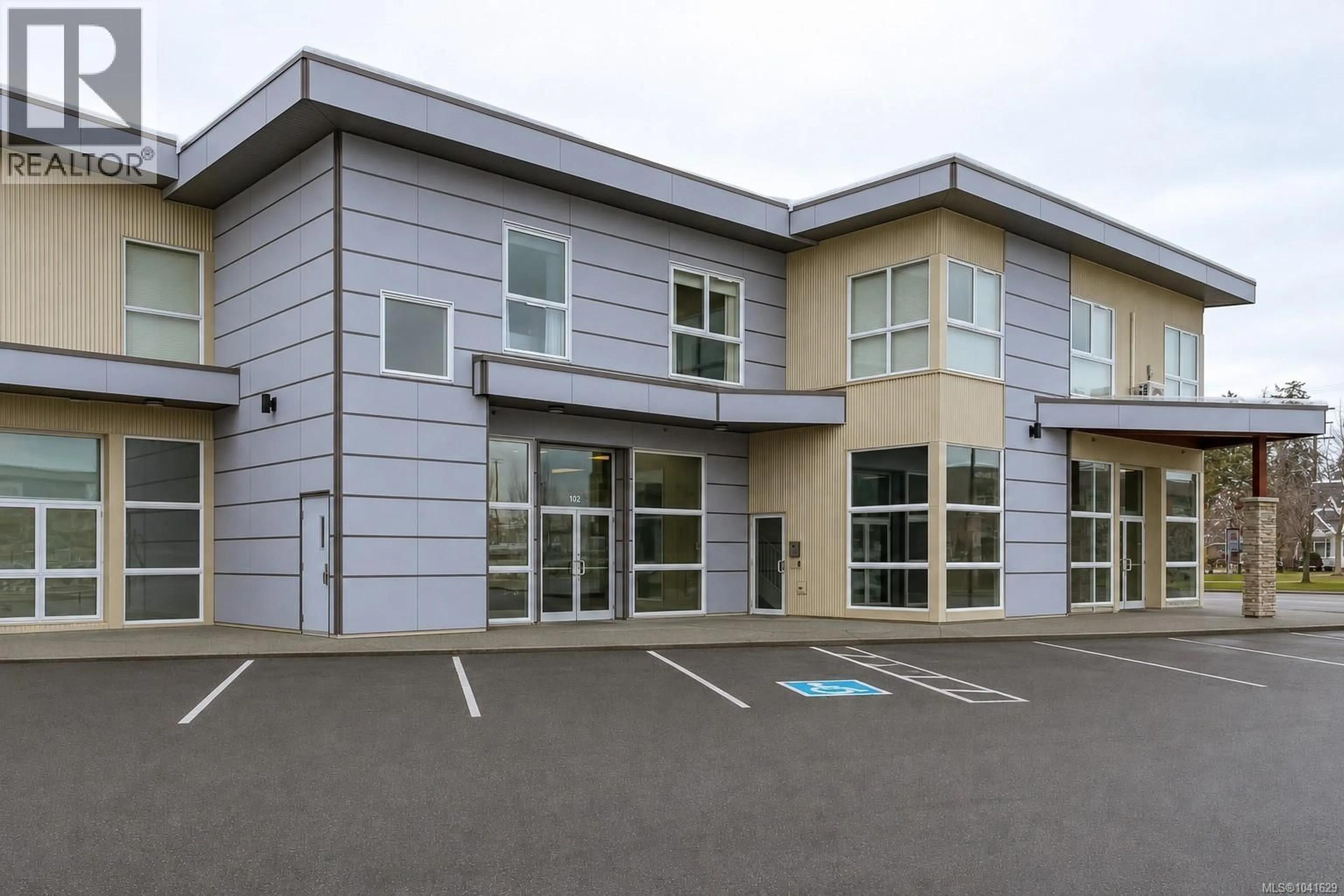 Indoor foyer for 205 - 1847 DUFFERIN CRESCENT, Nanaimo British Columbia V9S0B1