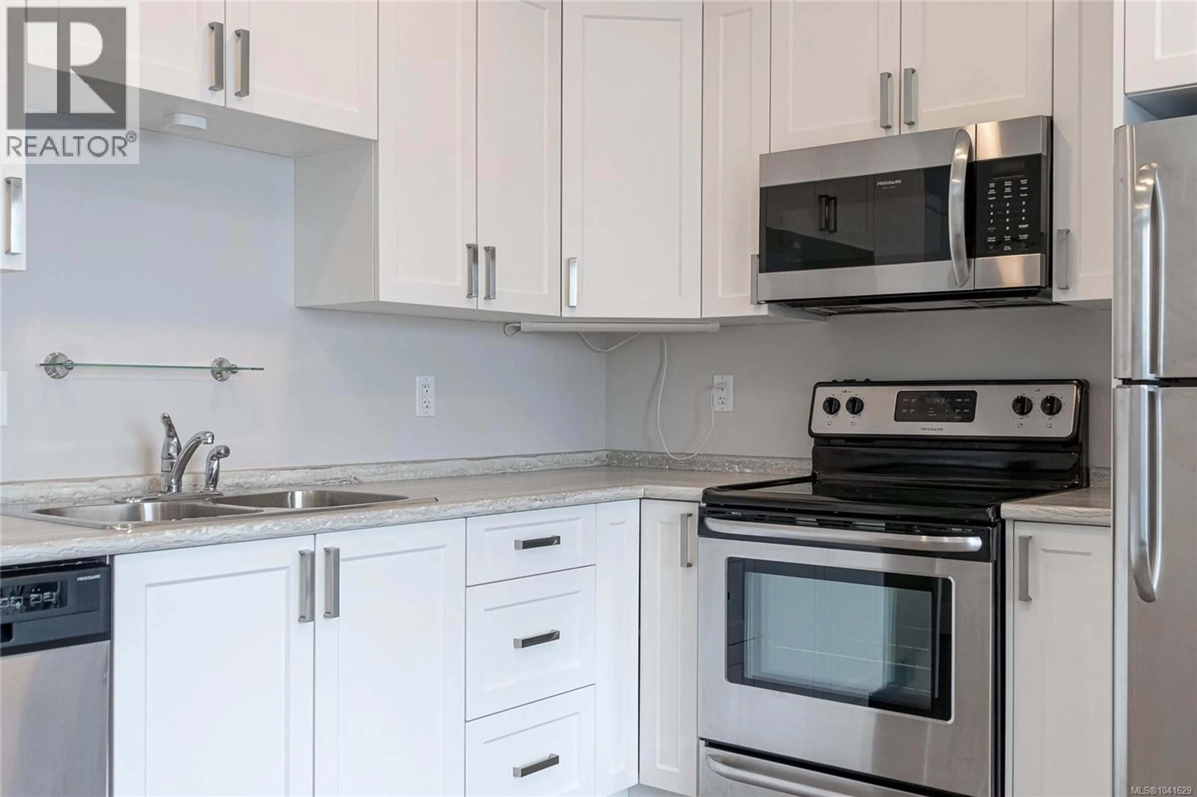 Standard kitchen, unknown for 205 - 1847 DUFFERIN CRESCENT, Nanaimo British Columbia V9S0B1
