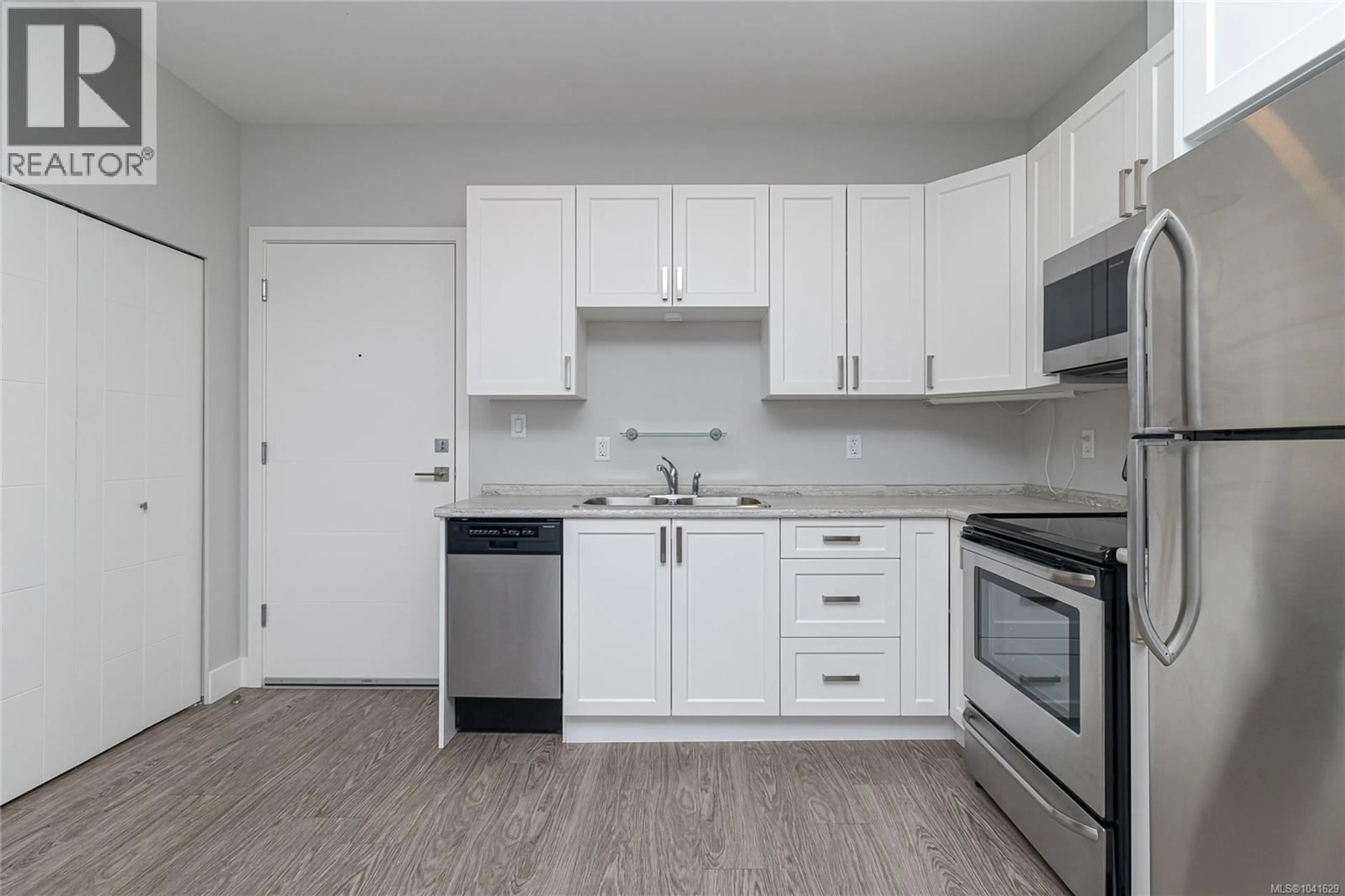 Standard kitchen, unknown for 205 - 1847 DUFFERIN CRESCENT, Nanaimo British Columbia V9S0B1