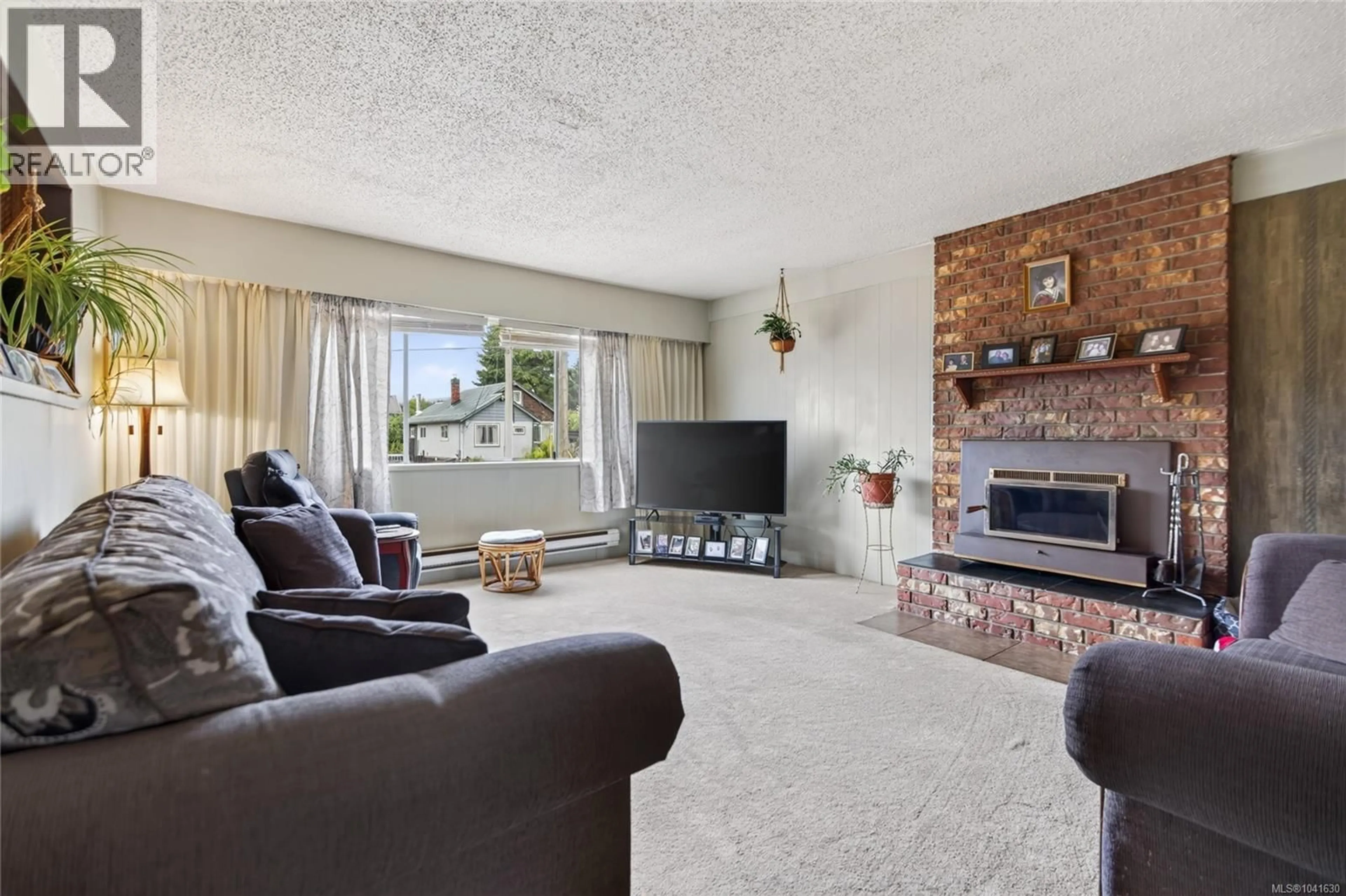 Living room with furniture, unknown for 2728 WINDERMERE AVENUE, Cumberland British Columbia V0R1S0