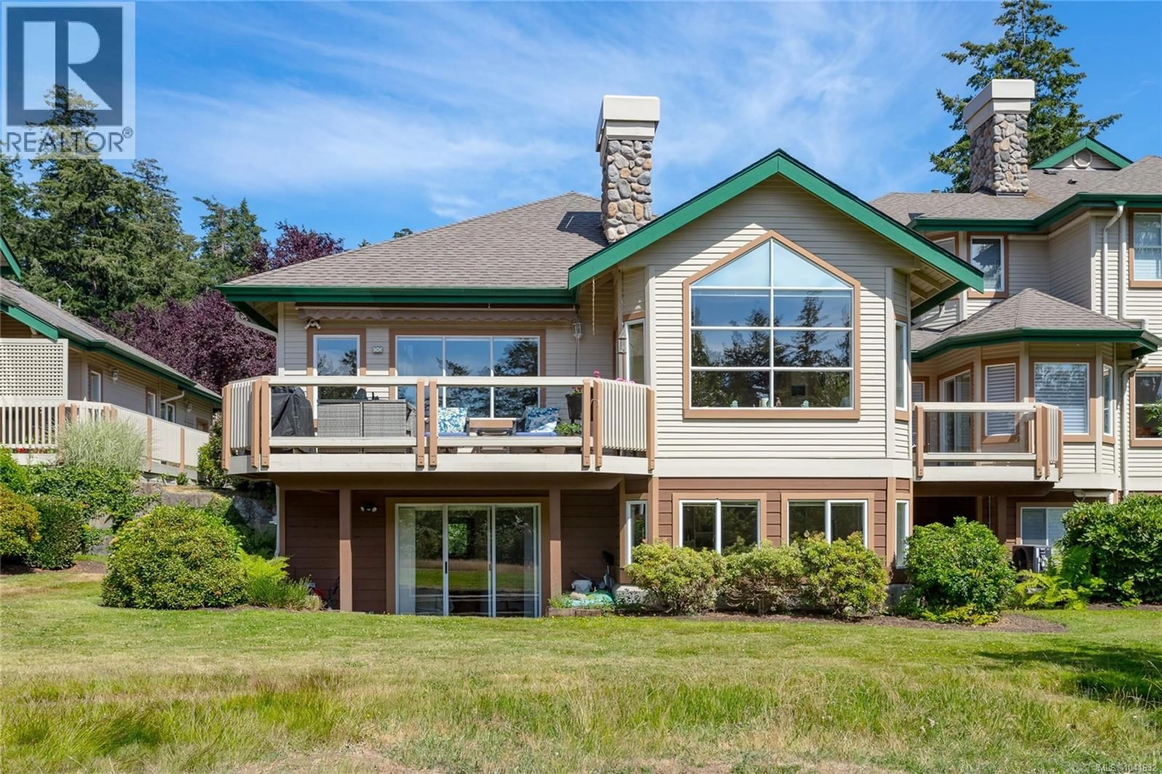 Home with vinyl exterior material, water/lake/river/ocean view for 76 - 530 MARSETT PLACE, Saanich British Columbia V8Z7J2