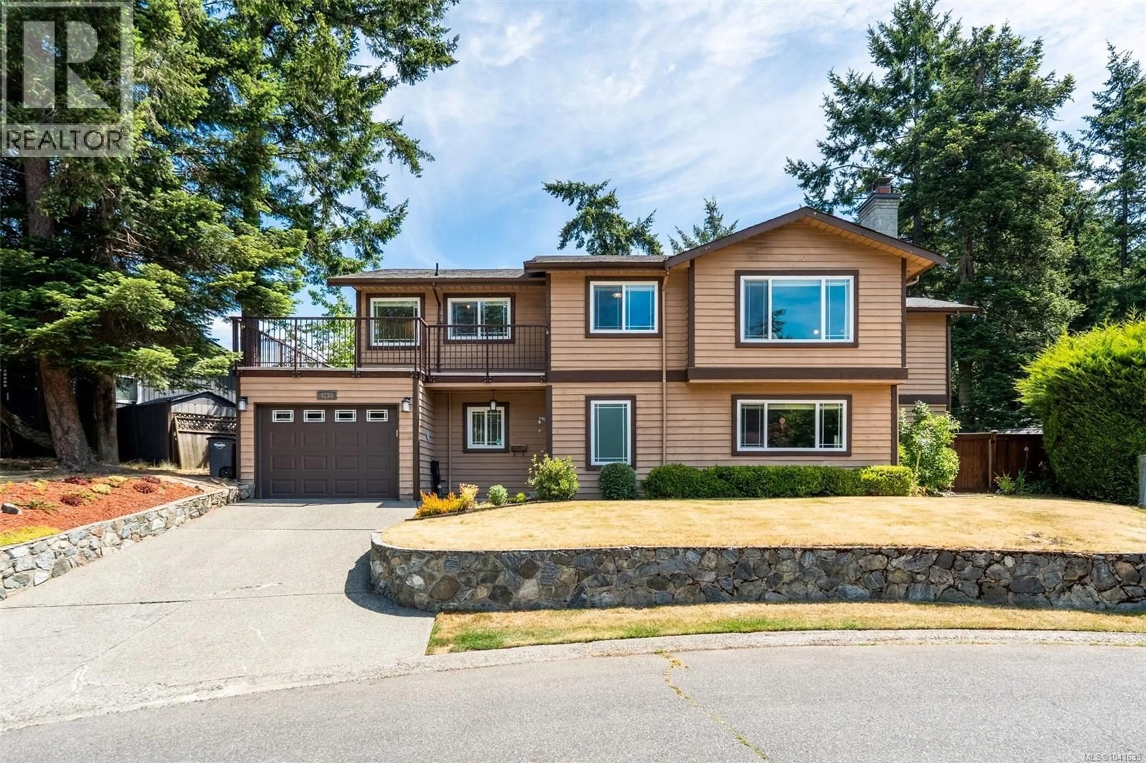 Home with vinyl exterior material, street for 4255 MOORPARK PLACE, Saanich British Columbia V8Z6N9