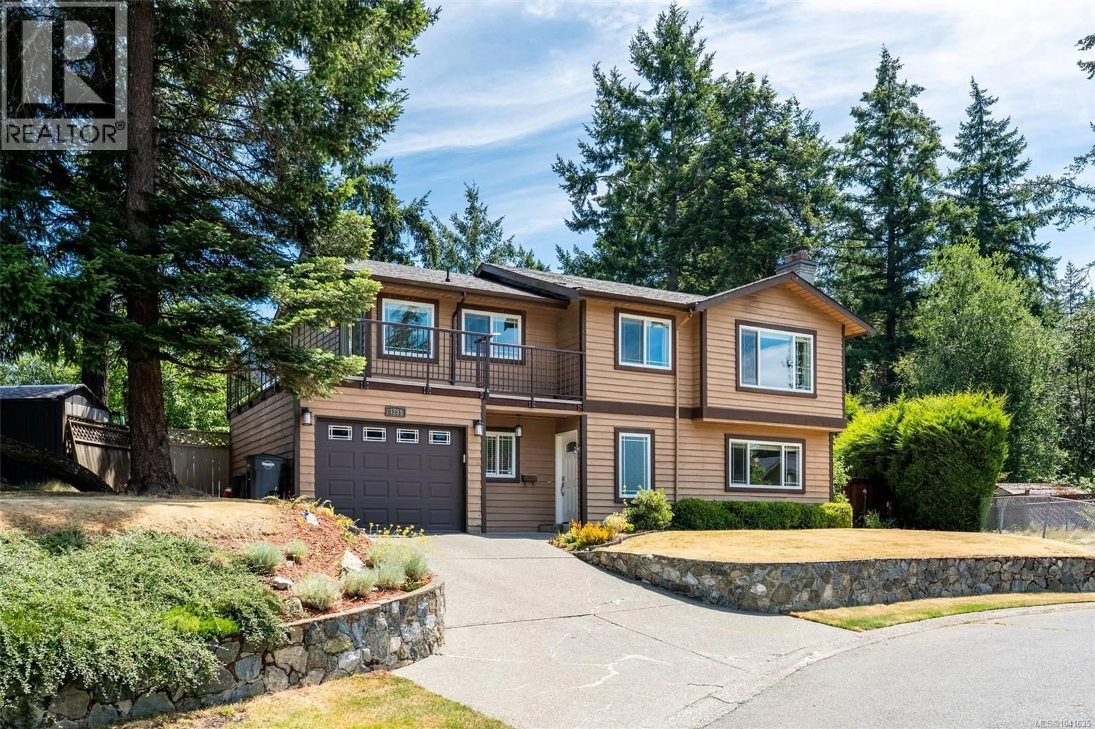 Home with vinyl exterior material, street for 4255 MOORPARK PLACE, Saanich British Columbia V8Z6N9