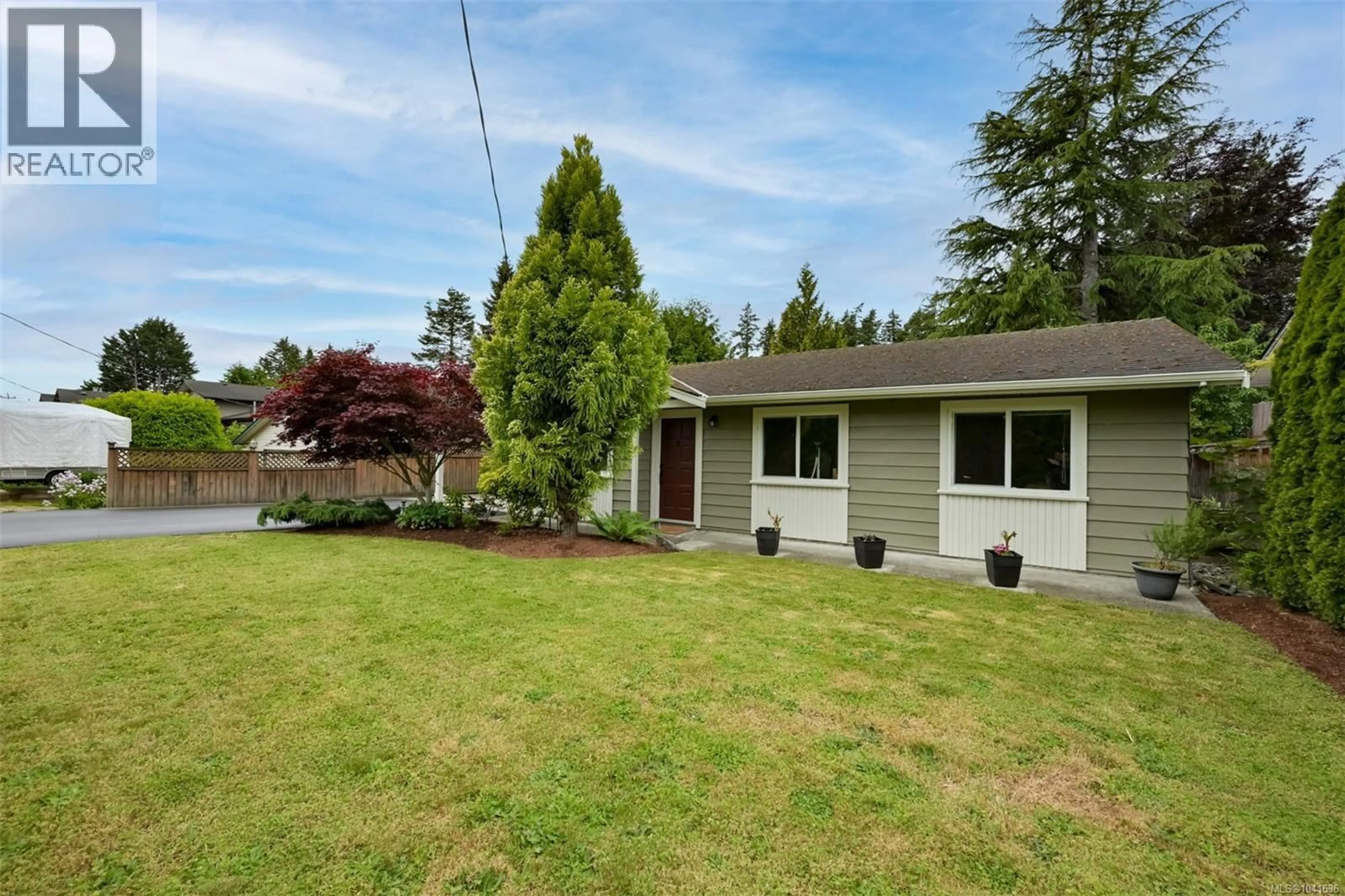 A pic from outside/outdoor area/front of a property/back of a property/a pic from drone, water/lake/river/ocean view for 7662 WALLACE DRIVE, Central Saanich British Columbia V8M1N5