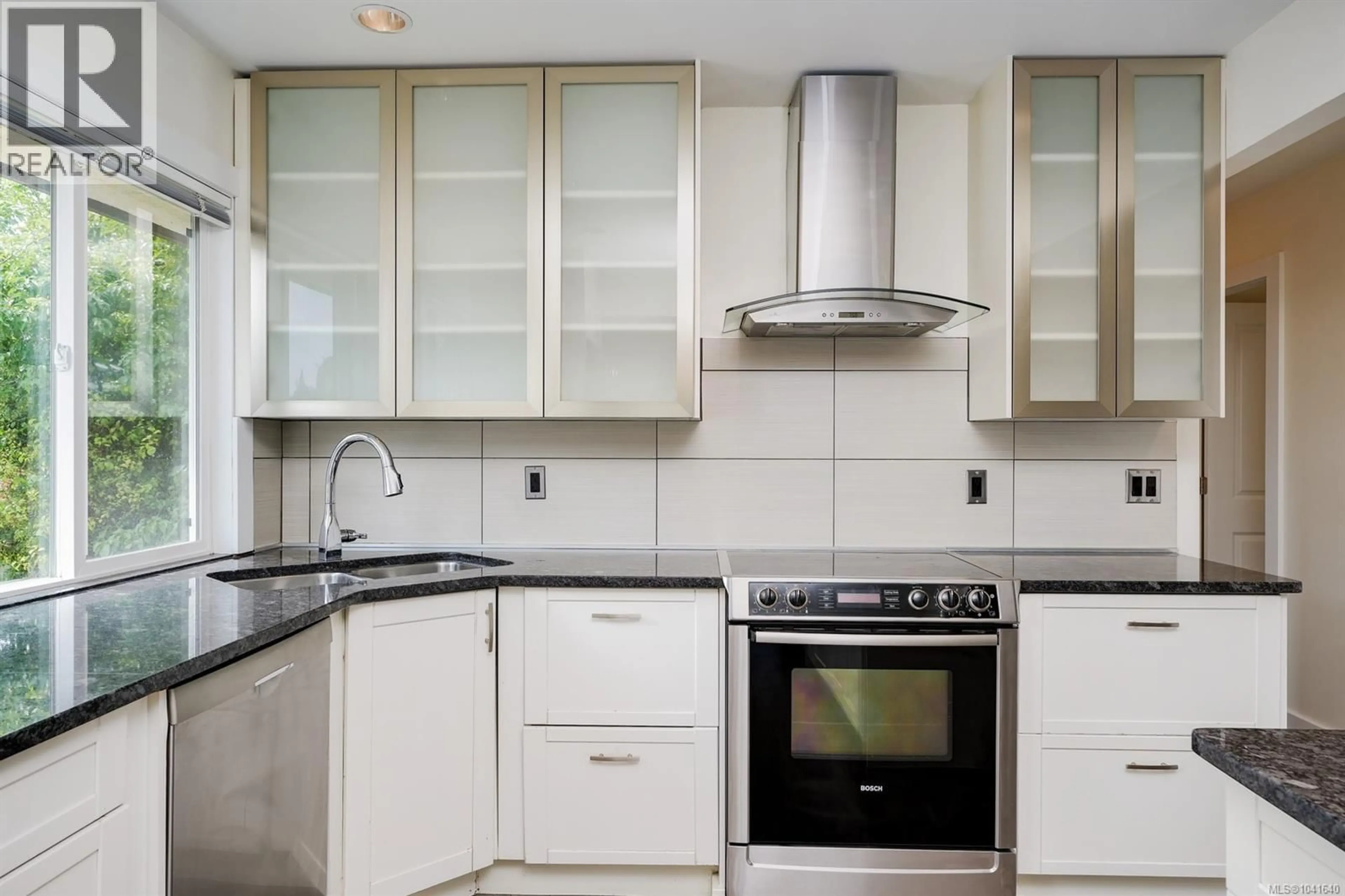 Standard kitchen, unknown for 1534 EDGEMONT ROAD, Saanich British Columbia V8N4P9