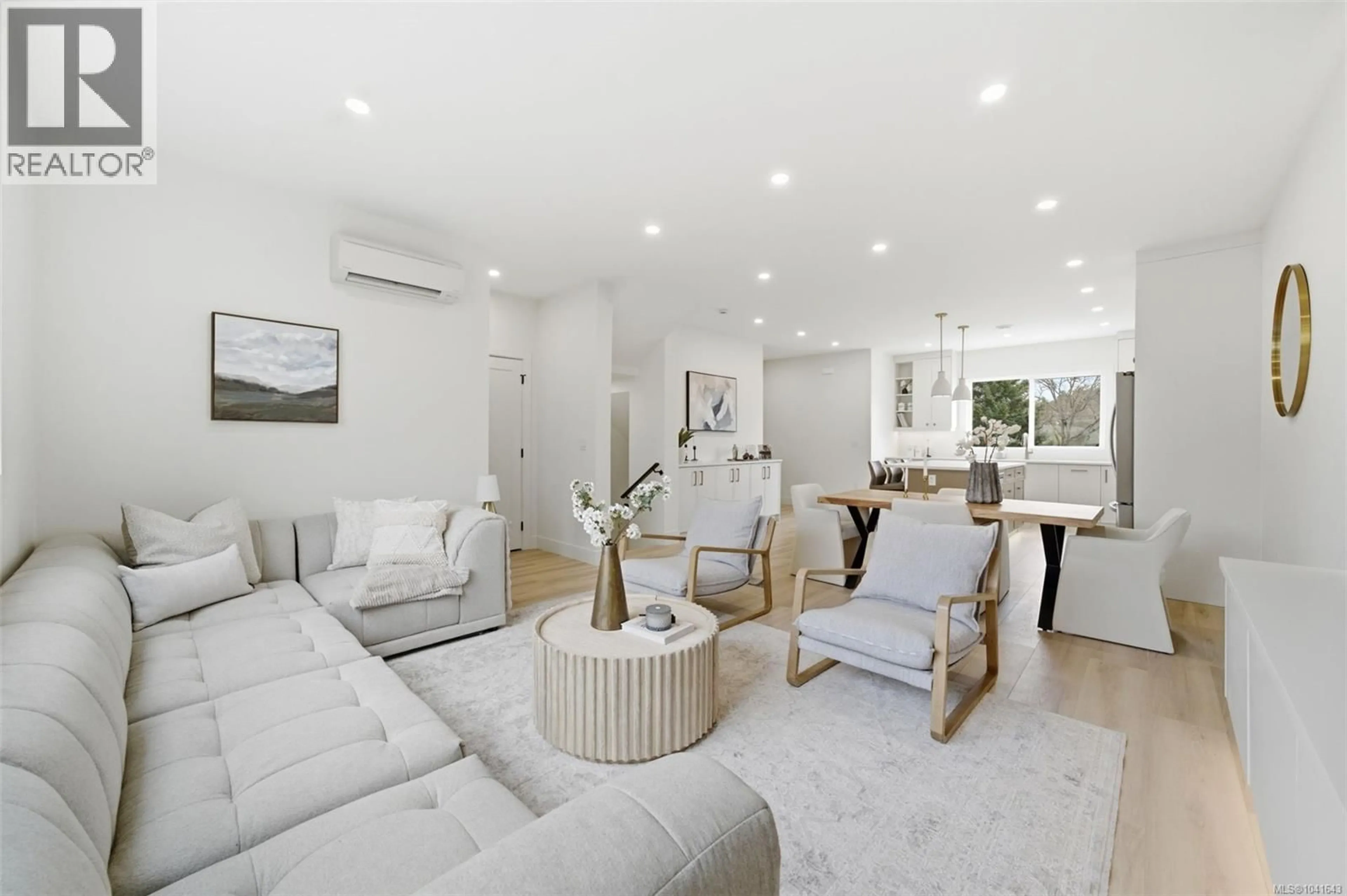 Living room with furniture, unknown for 3 - 621 BROADWAY STREET, Saanich British Columbia V8Z2G5