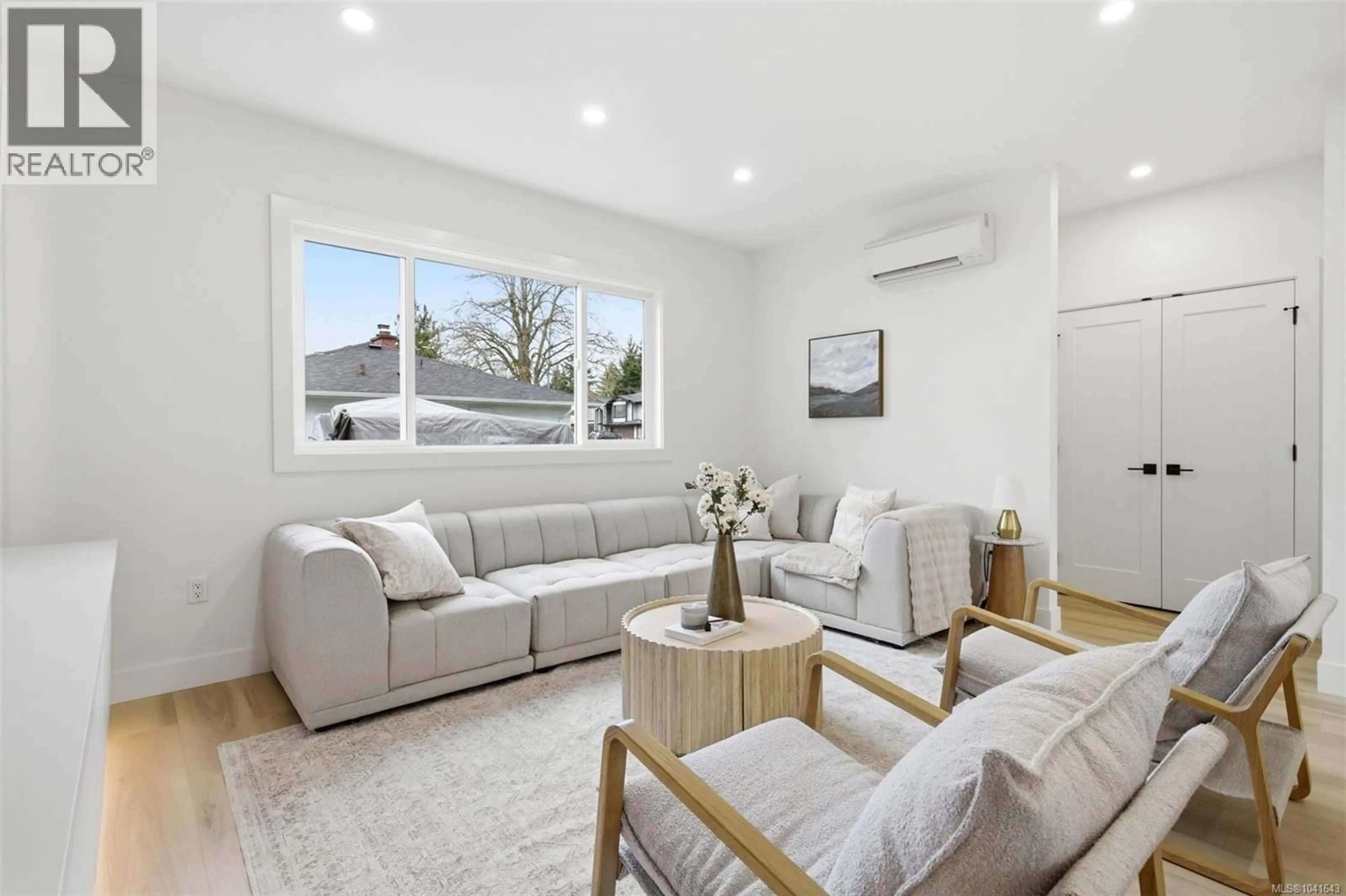 Living room with furniture, unknown for 3 - 621 BROADWAY STREET, Saanich British Columbia V8Z2G5
